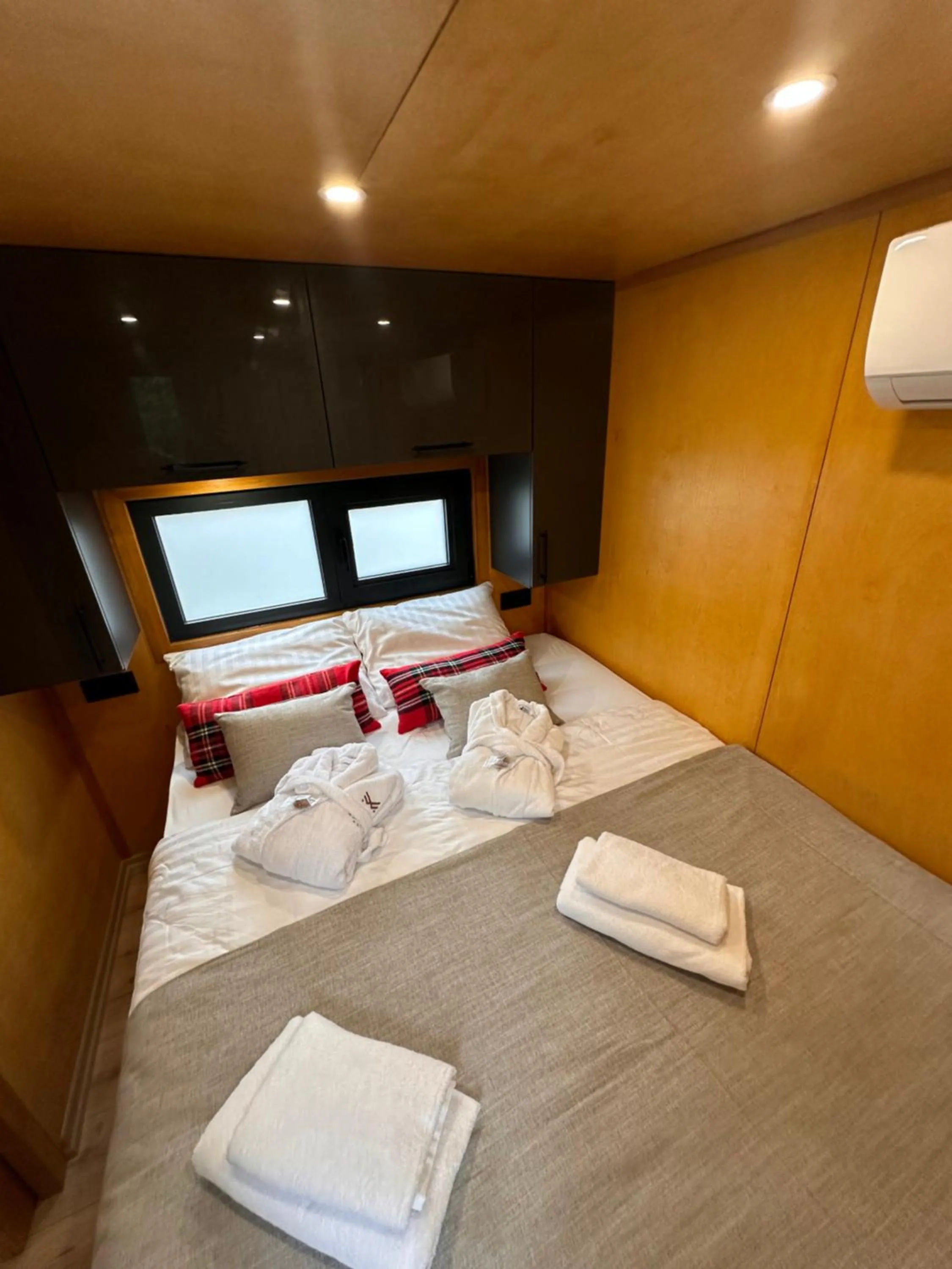 Bedroom, Bed in ARIETES MARMONT Resort