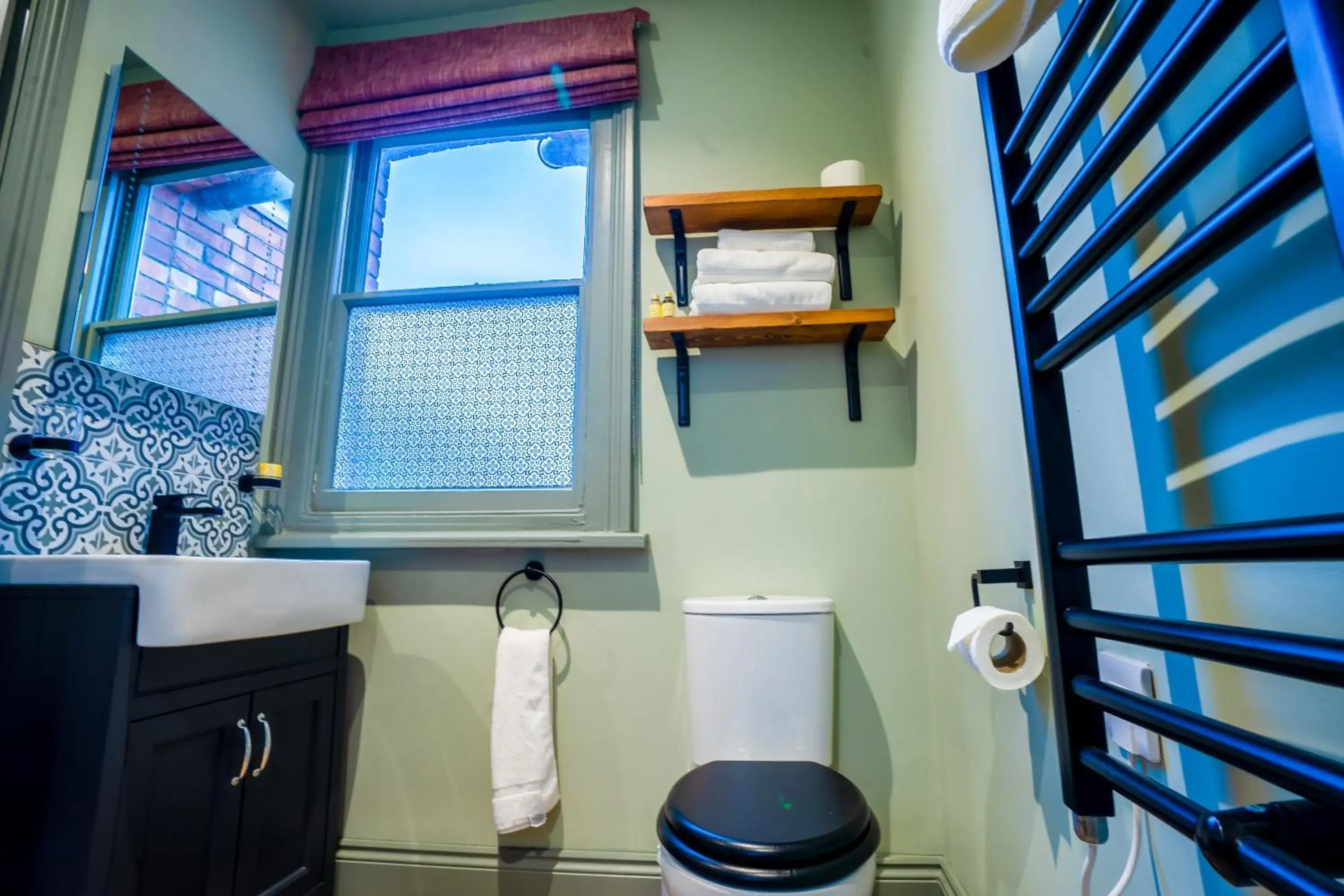 Double Room with Private Bathroom in The Crown Hotel Double Room with Private Bathroom in The Crown Hotel