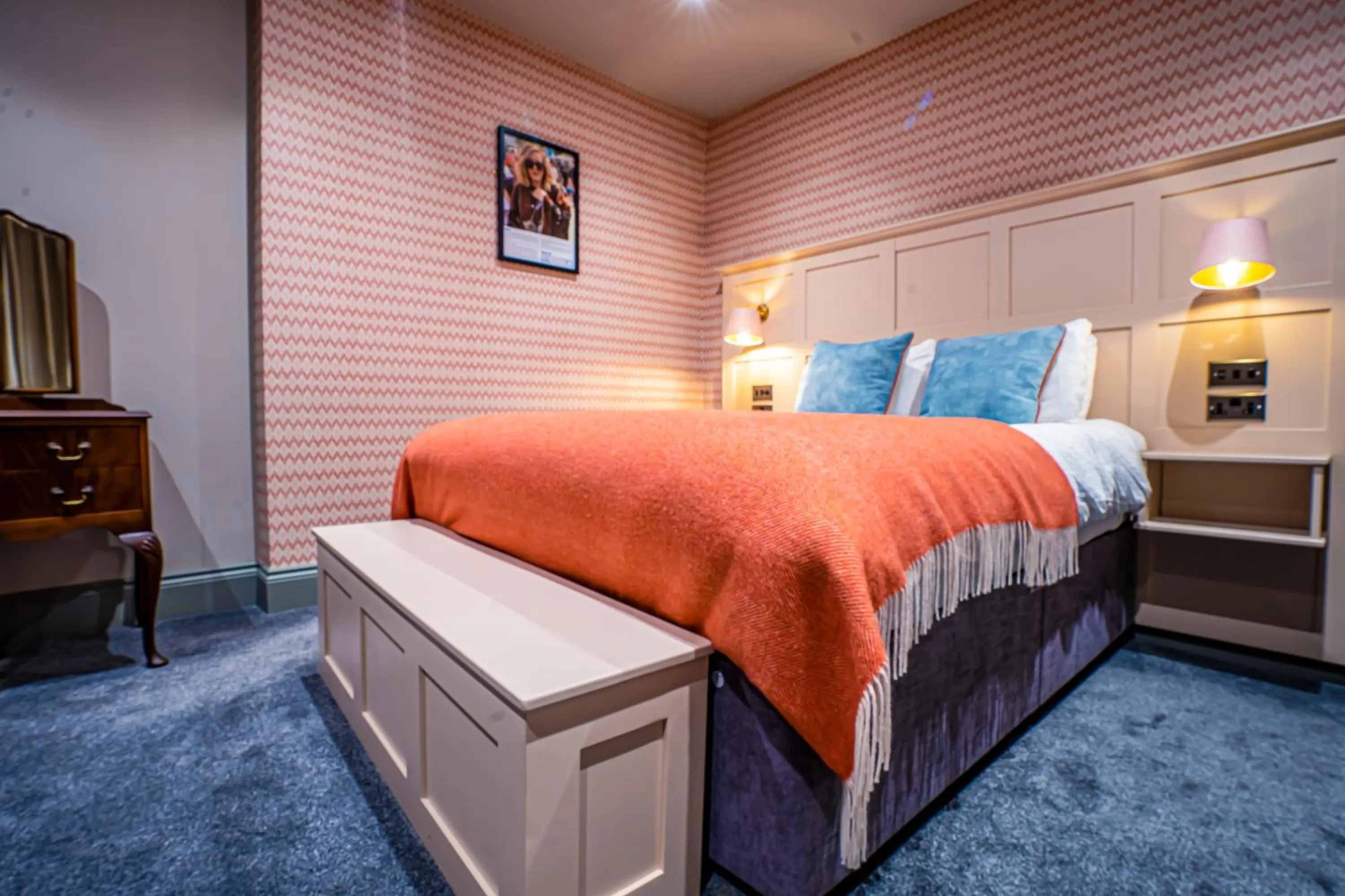 Bedroom, Bed in The Crown Hotel