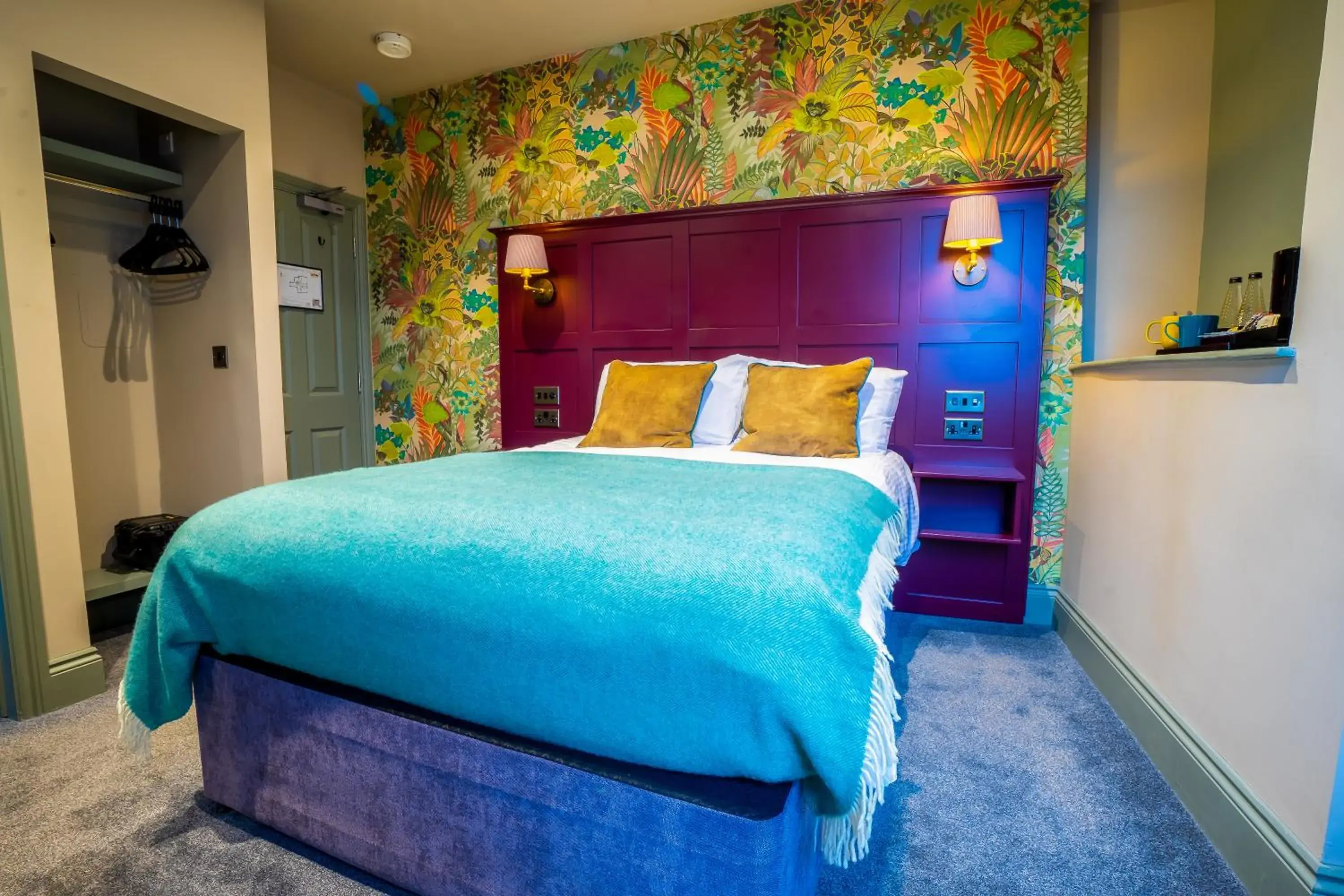 Double Room with Private Bathroom in The Crown Hotel Double Room with Private Bathroom in The Crown Hotel