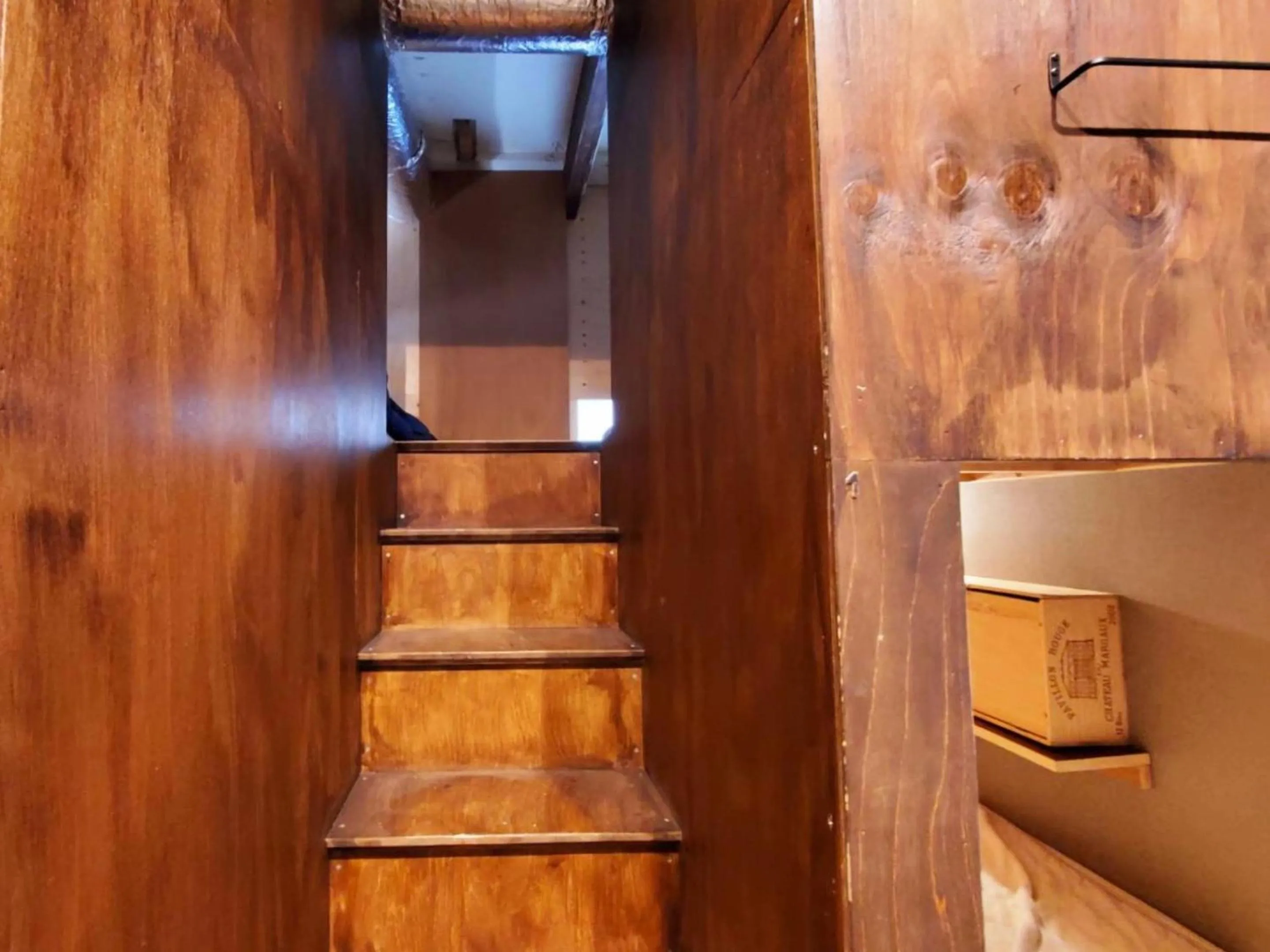 Photo of the whole room in ゲストハウス EZO Run Sapporo 札幌中心部でシンプルな滞在ができるホステル