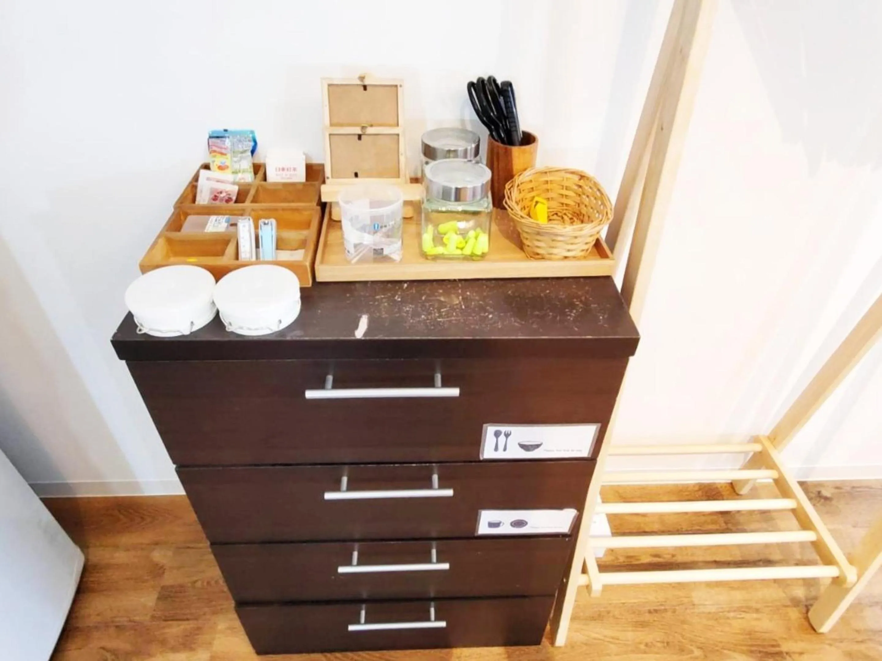 Communal lounge/ TV room in ゲストハウス EZO Run Sapporo 札幌中心部でシンプルな滞在ができるホステル