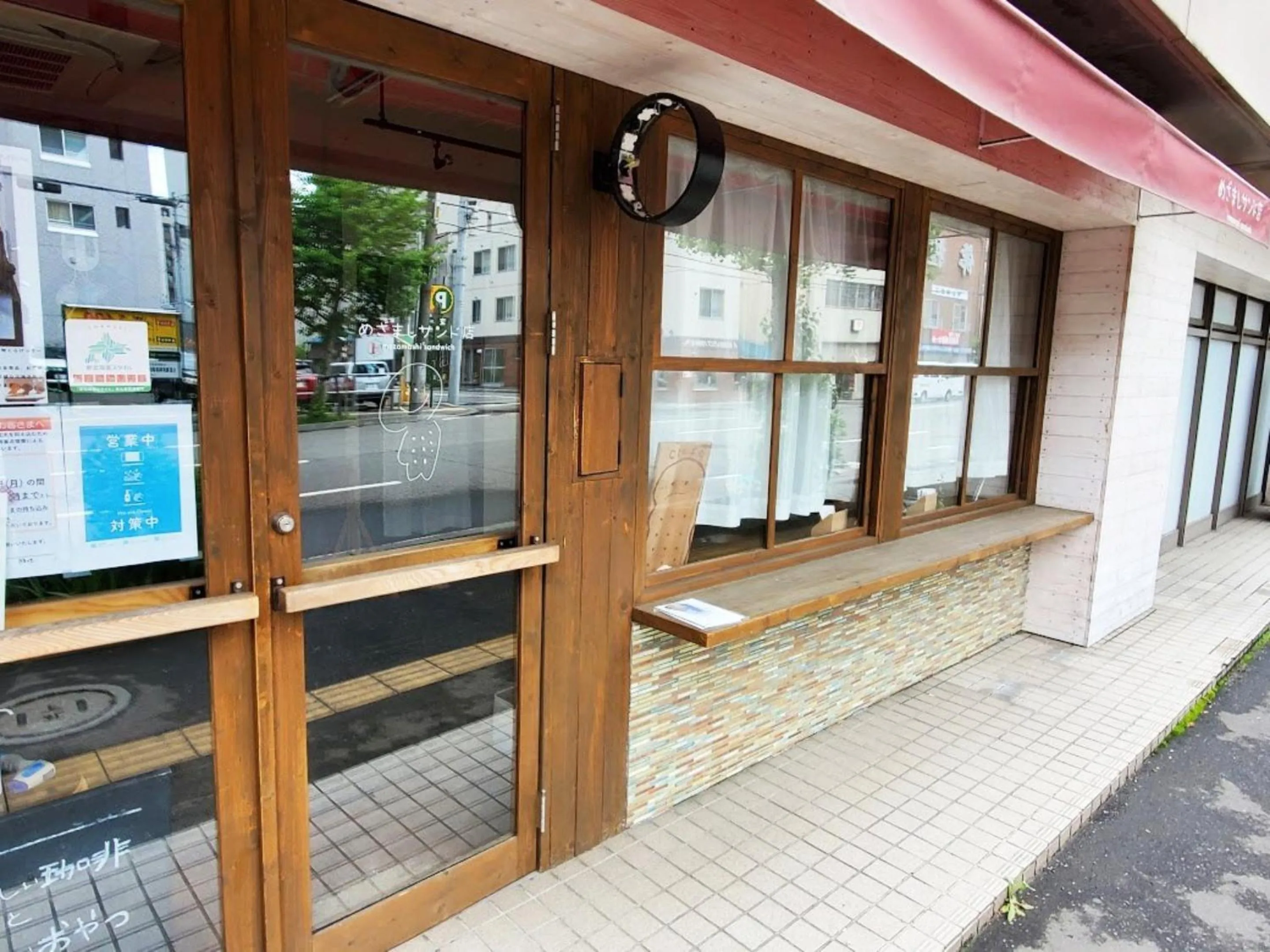 Facade/entrance in ゲストハウス EZO Run Sapporo 札幌中心部でシンプルな滞在ができるホステル