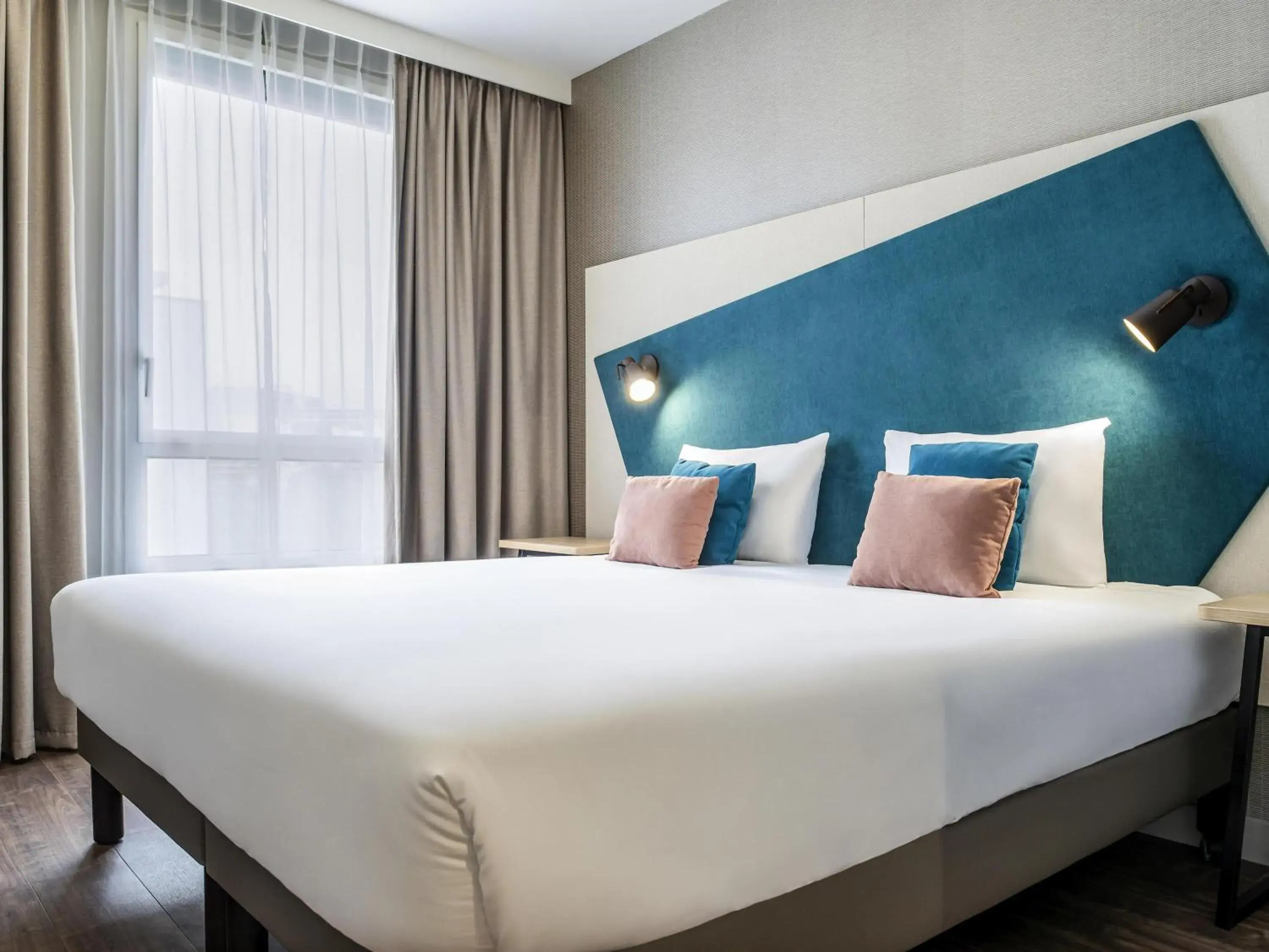 Bedroom, Bed in Aparthotel Adagio Paris Suresnes Longchamp Bedroom, Bed in Aparthotel Adagio Paris Suresnes Longchamp