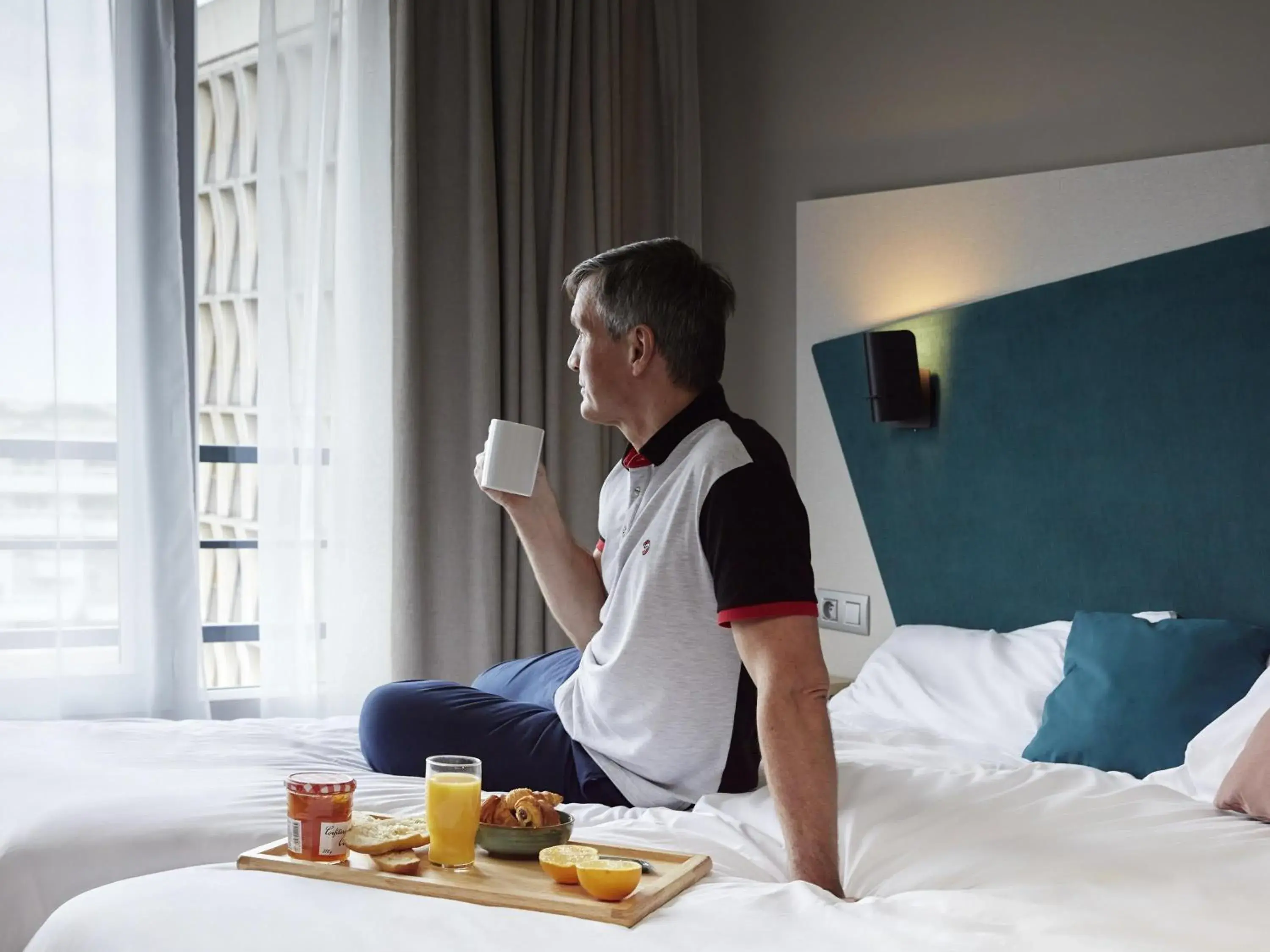 Breakfast, Bed in Aparthotel Adagio Paris Suresnes Longchamp Breakfast, Bed in Aparthotel Adagio Paris Suresnes Longchamp