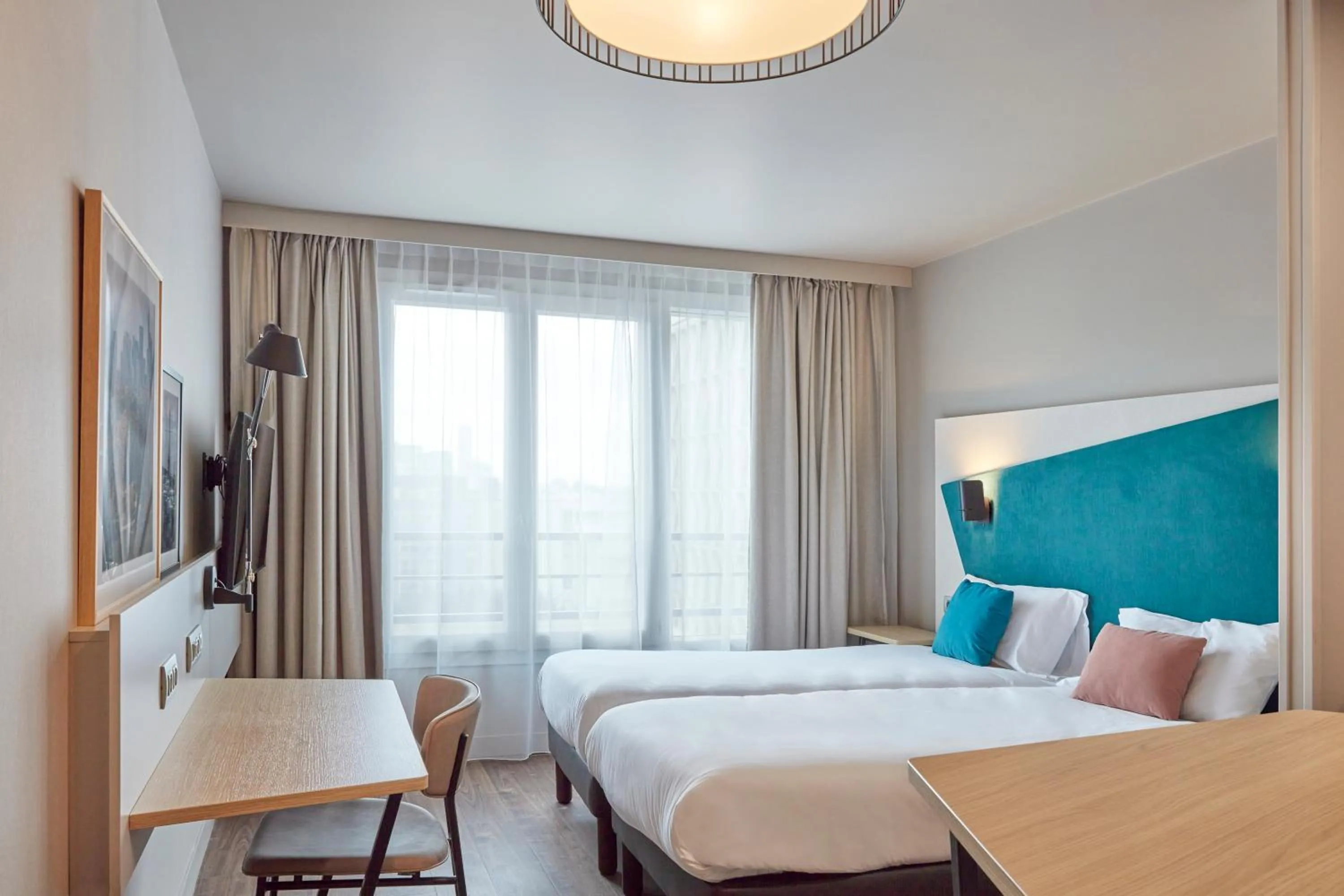 Photo of the whole room, Bed in Aparthotel Adagio Paris Suresnes Longchamp