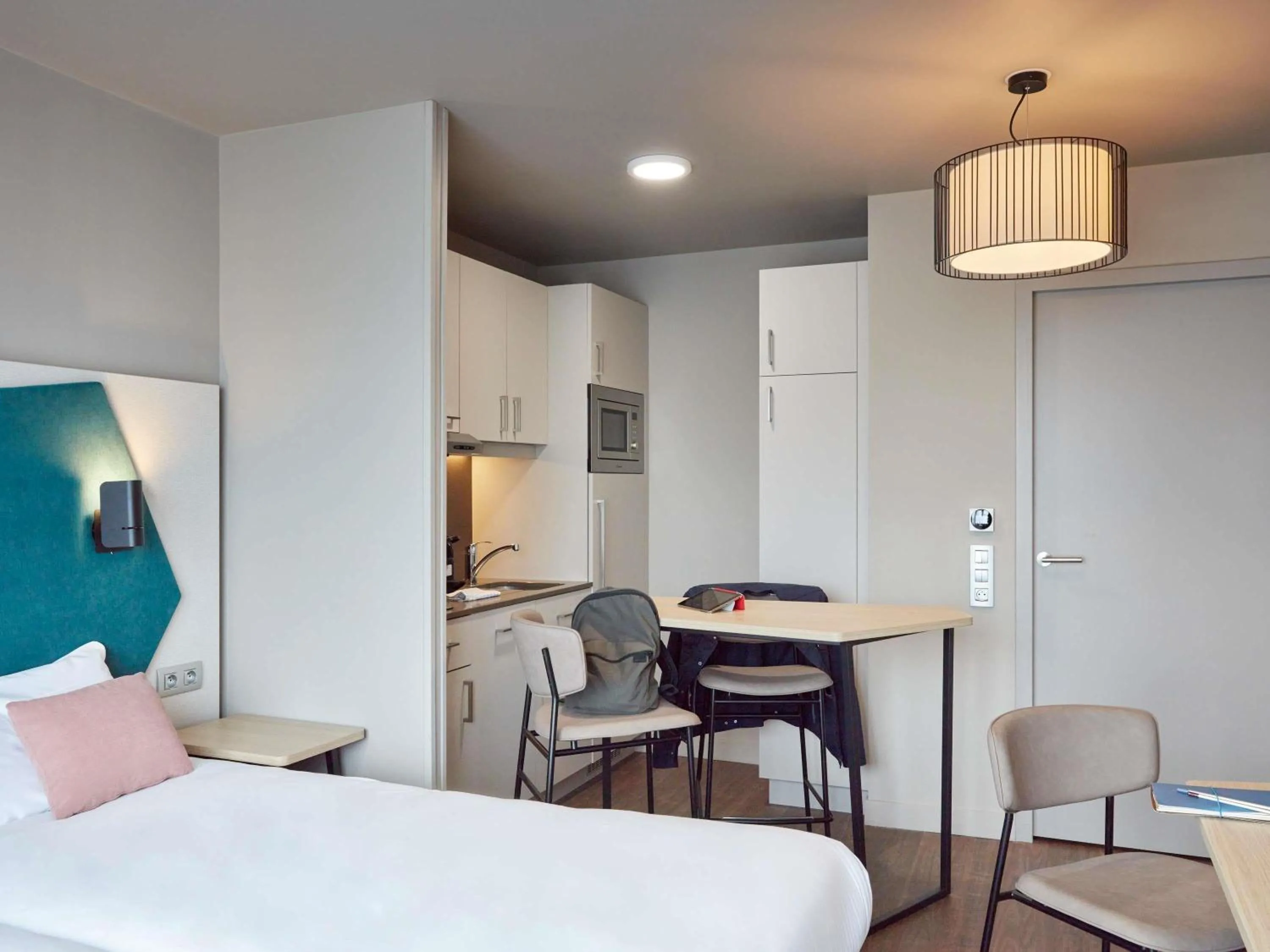 Bedroom, Bed in Aparthotel Adagio Paris Suresnes Longchamp