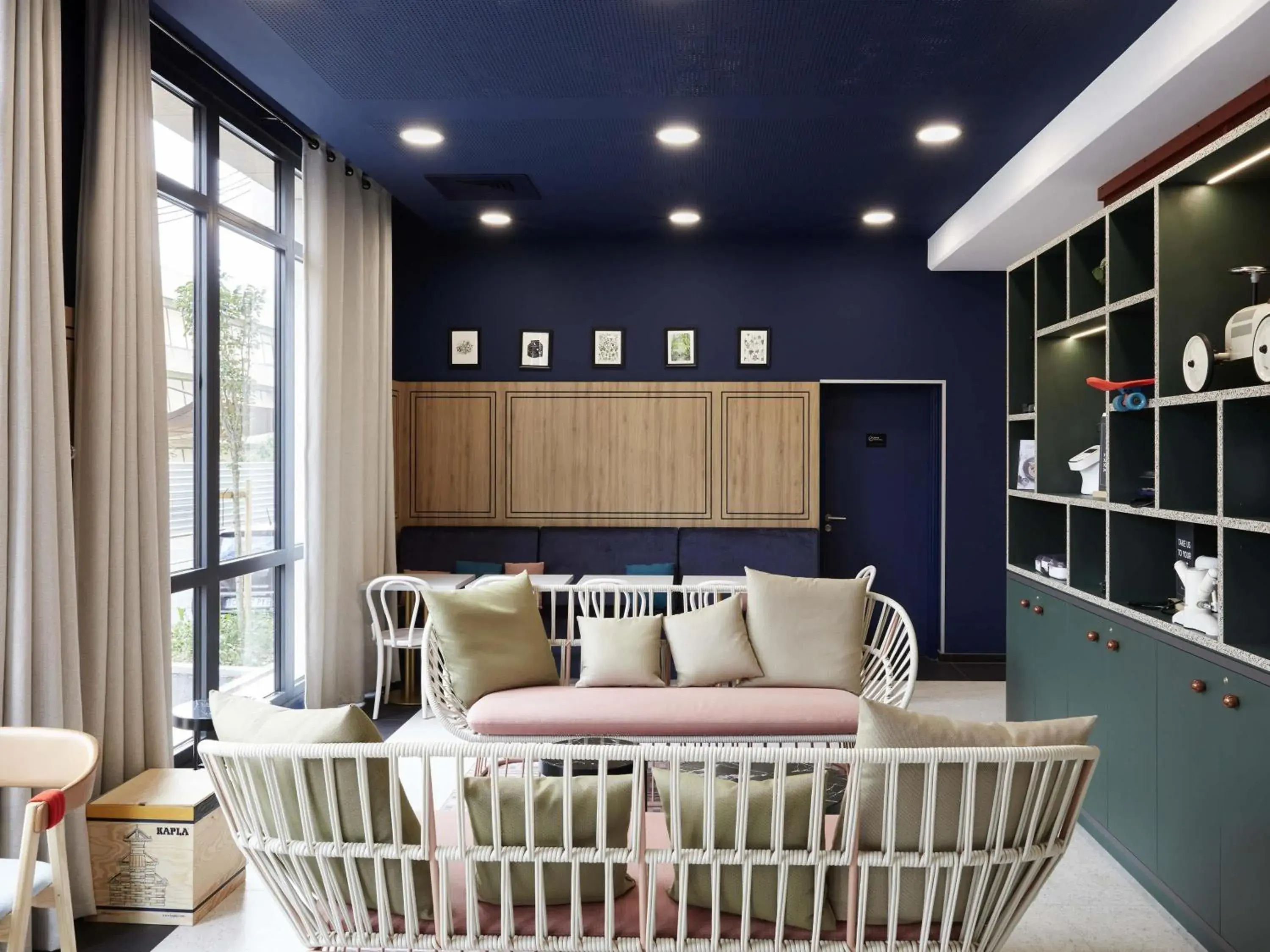 Property building in Aparthotel Adagio Paris Suresnes Longchamp Property building in Aparthotel Adagio Paris Suresnes Longchamp