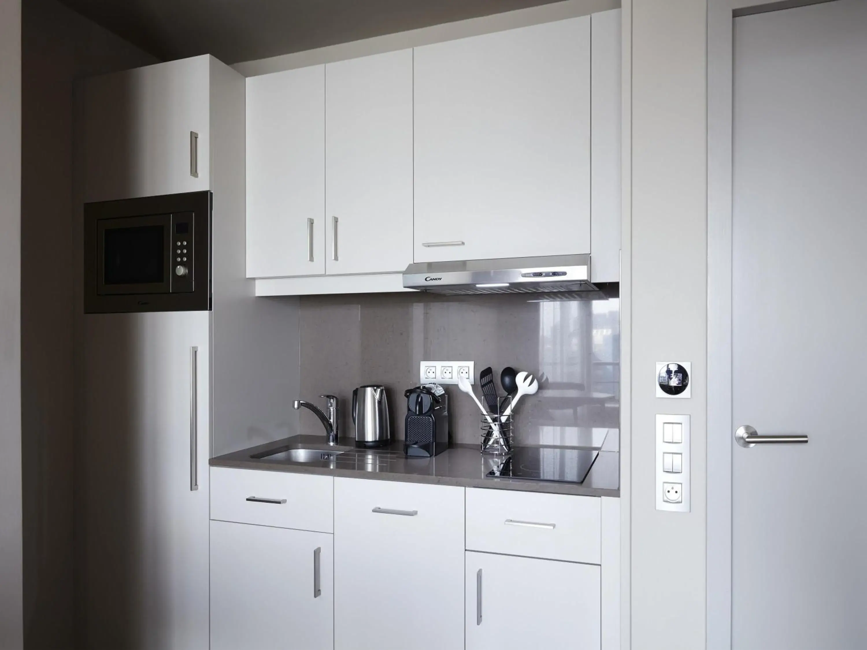 Property building in Aparthotel Adagio Paris Suresnes Longchamp Property building in Aparthotel Adagio Paris Suresnes Longchamp