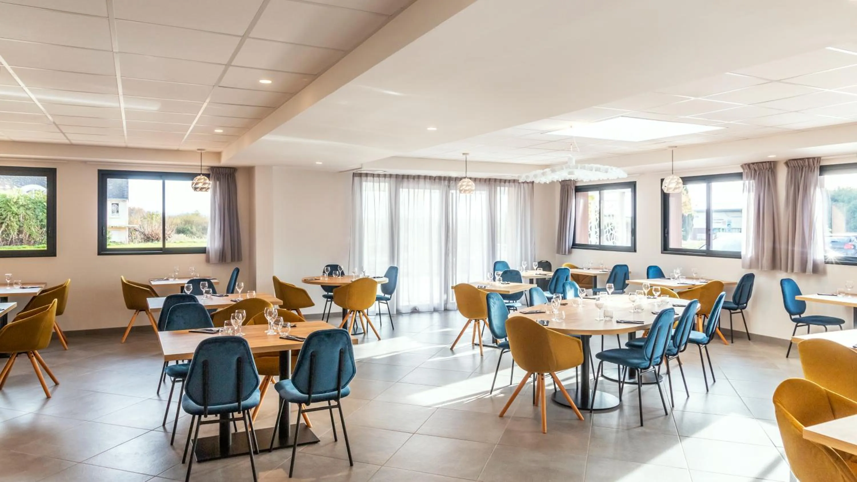 Restaurant/places to eat in ibis Styles Fougeres