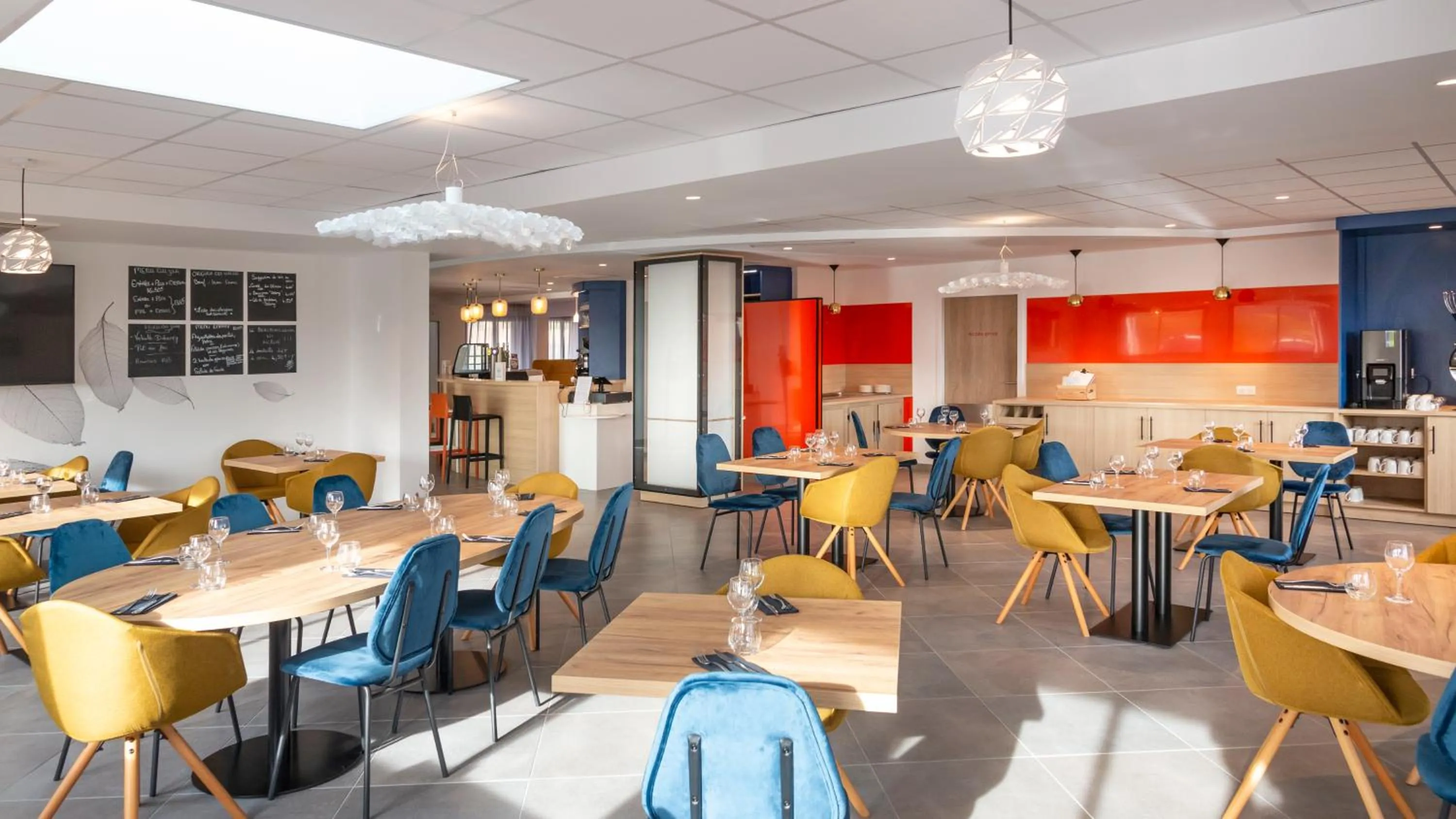Restaurant/places to eat in ibis Styles Fougeres