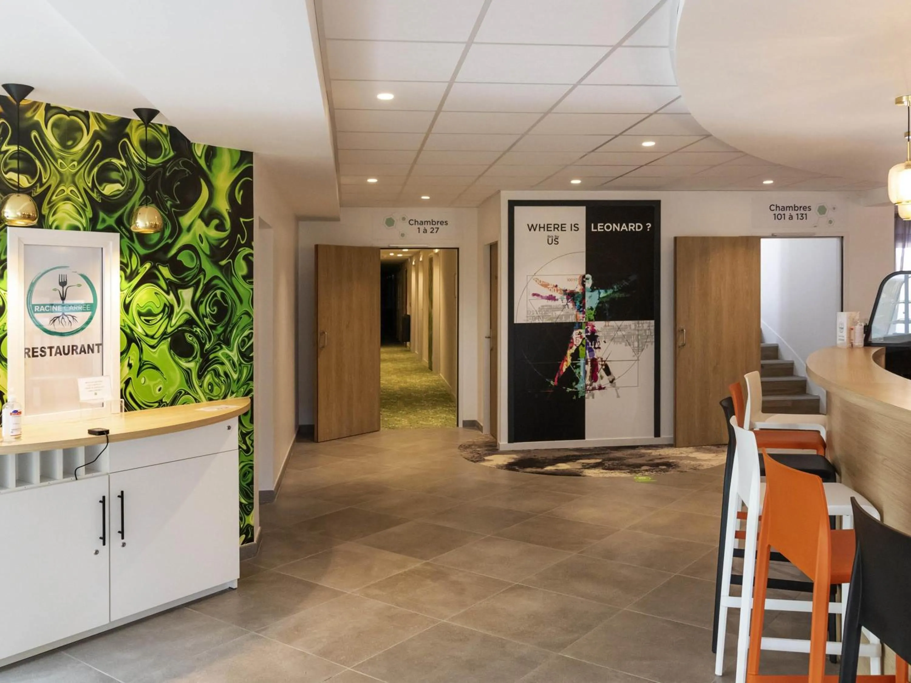Lounge or bar in ibis Styles Fougeres