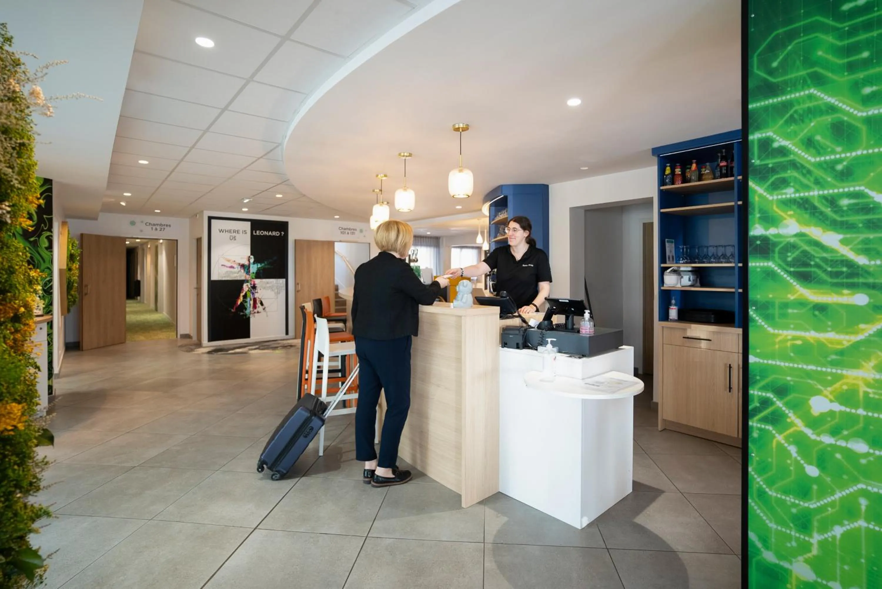 Staff in ibis Styles Fougeres