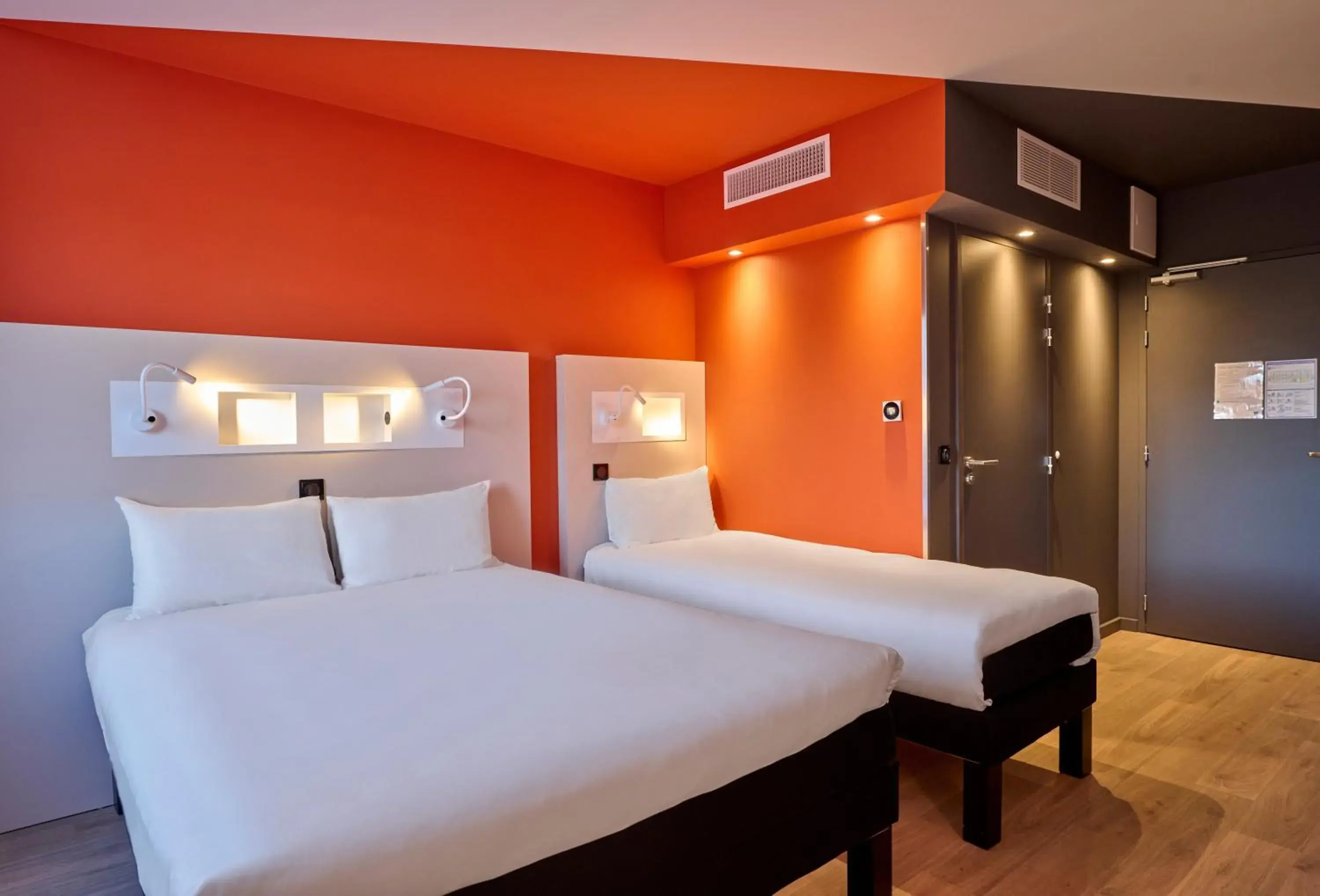 Bed in Ibis Budget Nangy Annemasse Bed in Ibis Budget Nangy Annemasse