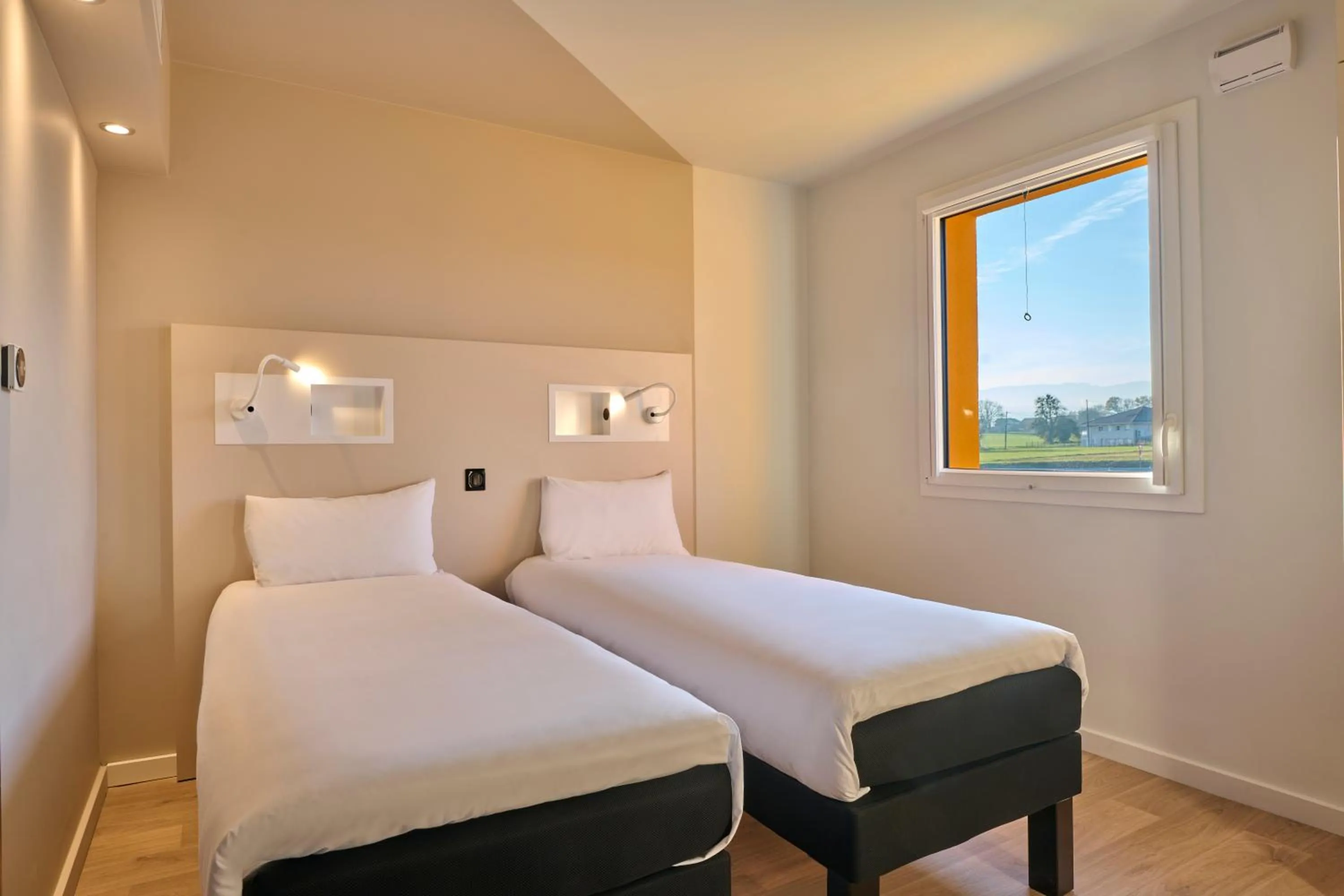 Bed in Ibis Budget Nangy Annemasse