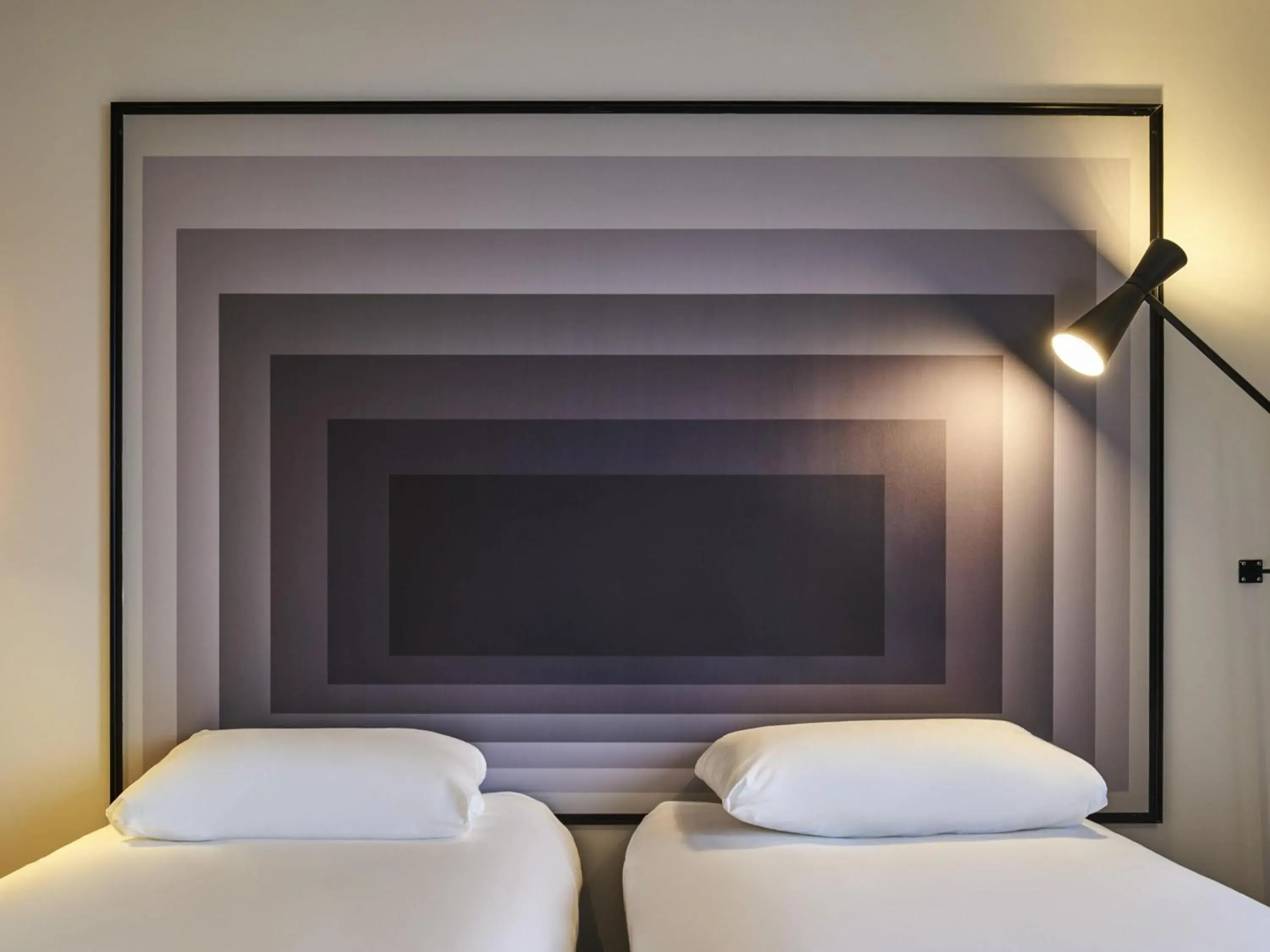 Bedroom, Bed in ibis Bethune Centre Gare Bedroom, Bed in ibis Bethune Centre Gare