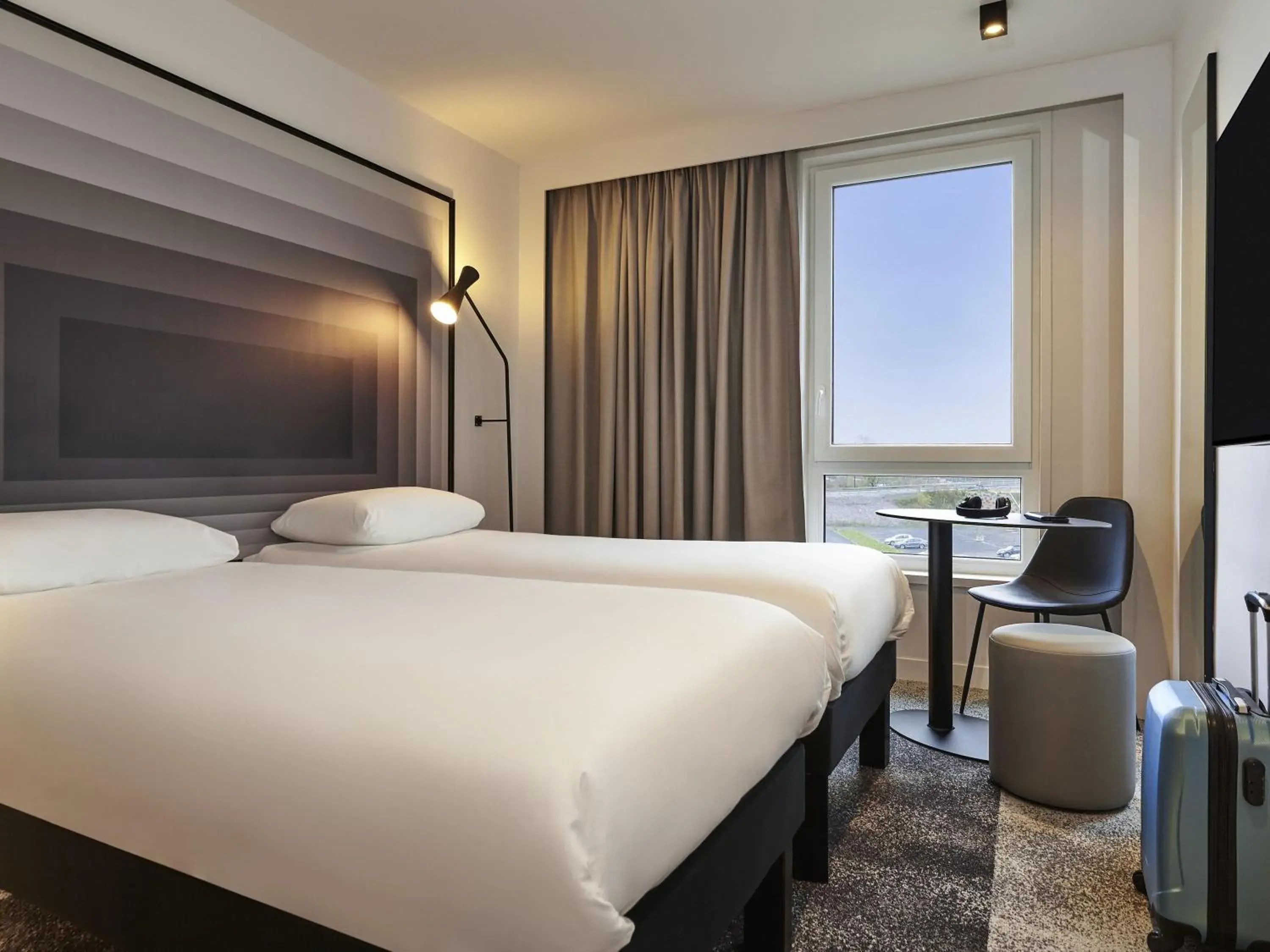 Bedroom, Bed in ibis Bethune Centre Gare Bedroom, Bed in ibis Bethune Centre Gare