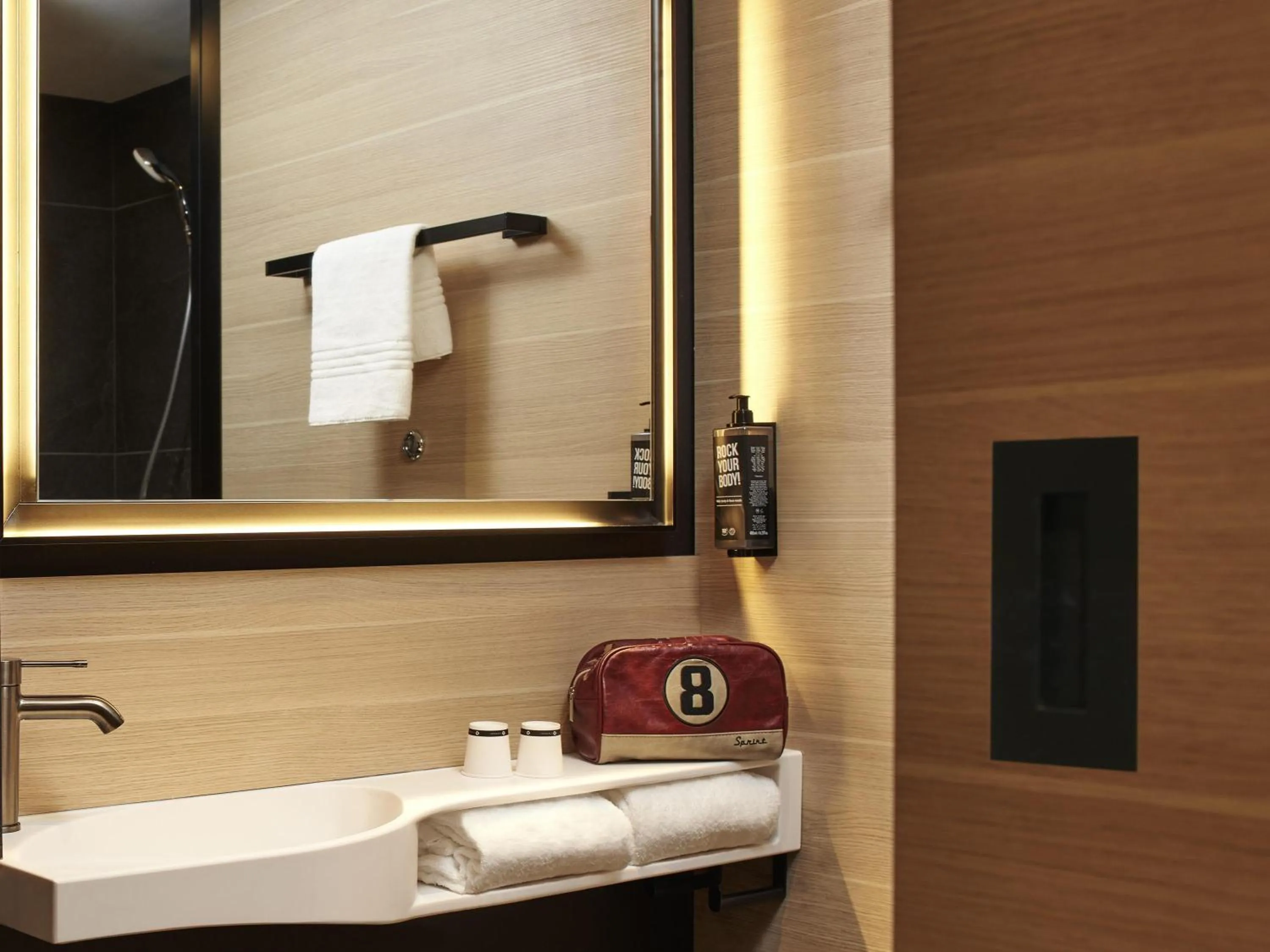 Bedroom in ibis Bethune Centre Gare