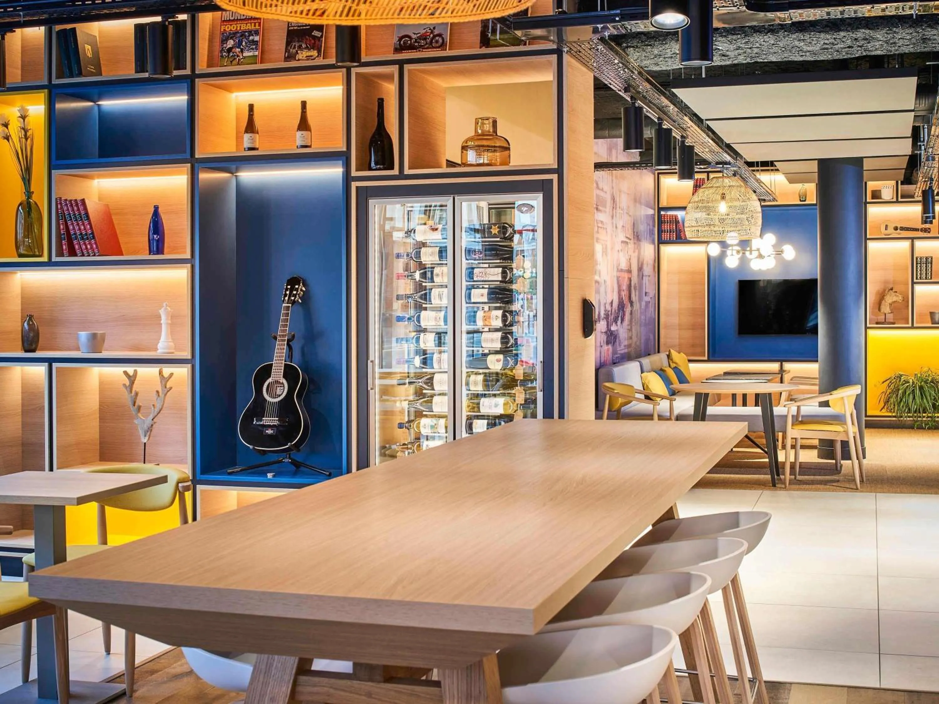 Restaurant/places to eat in ibis Bethune Centre Gare