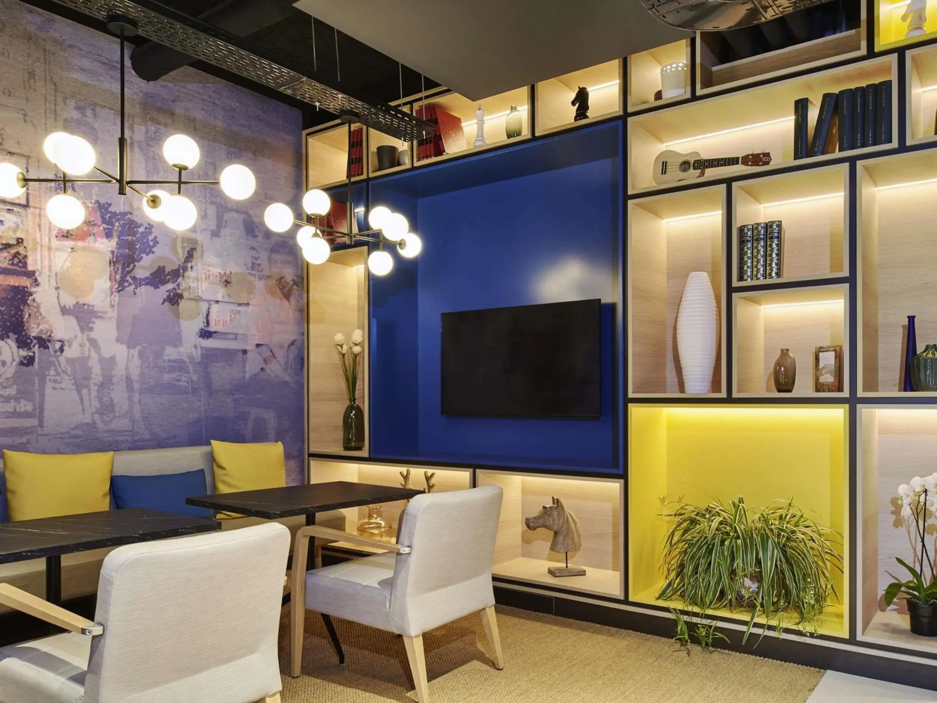 Lounge or bar in ibis Bethune Centre Gare Lounge or bar in ibis Bethune Centre Gare