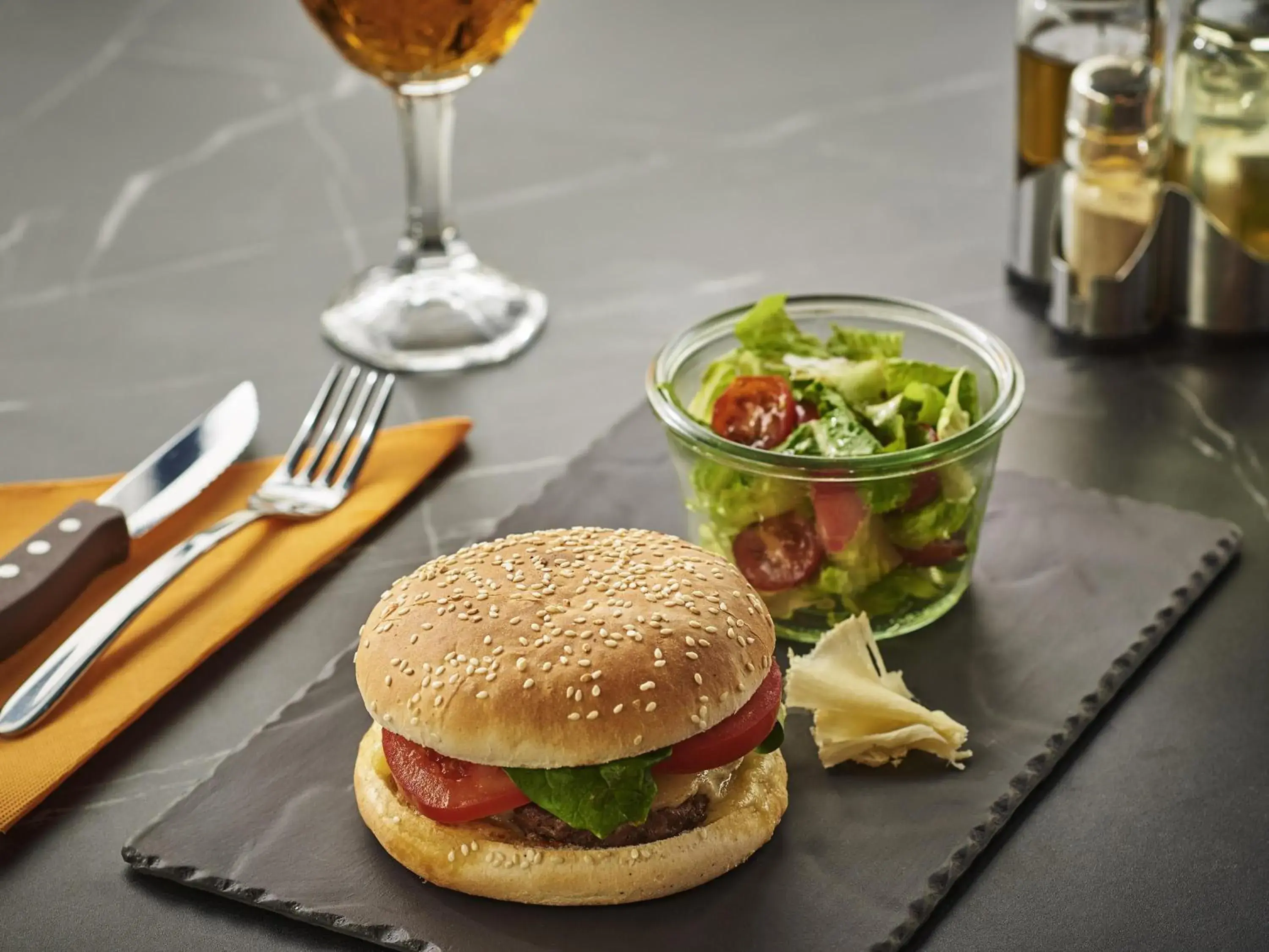 Restaurant/places to eat in ibis Bethune Centre Gare Restaurant/places to eat in ibis Bethune Centre Gare