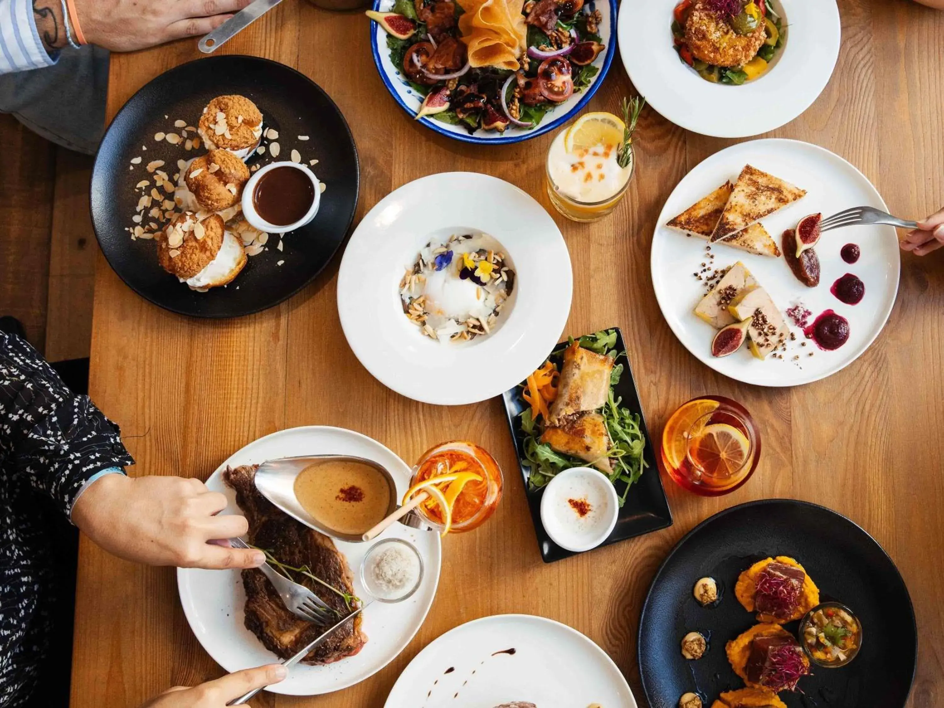 Property building in Mercure Bordeaux Centre Gare Atlantic Property building in Mercure Bordeaux Centre Gare Atlantic