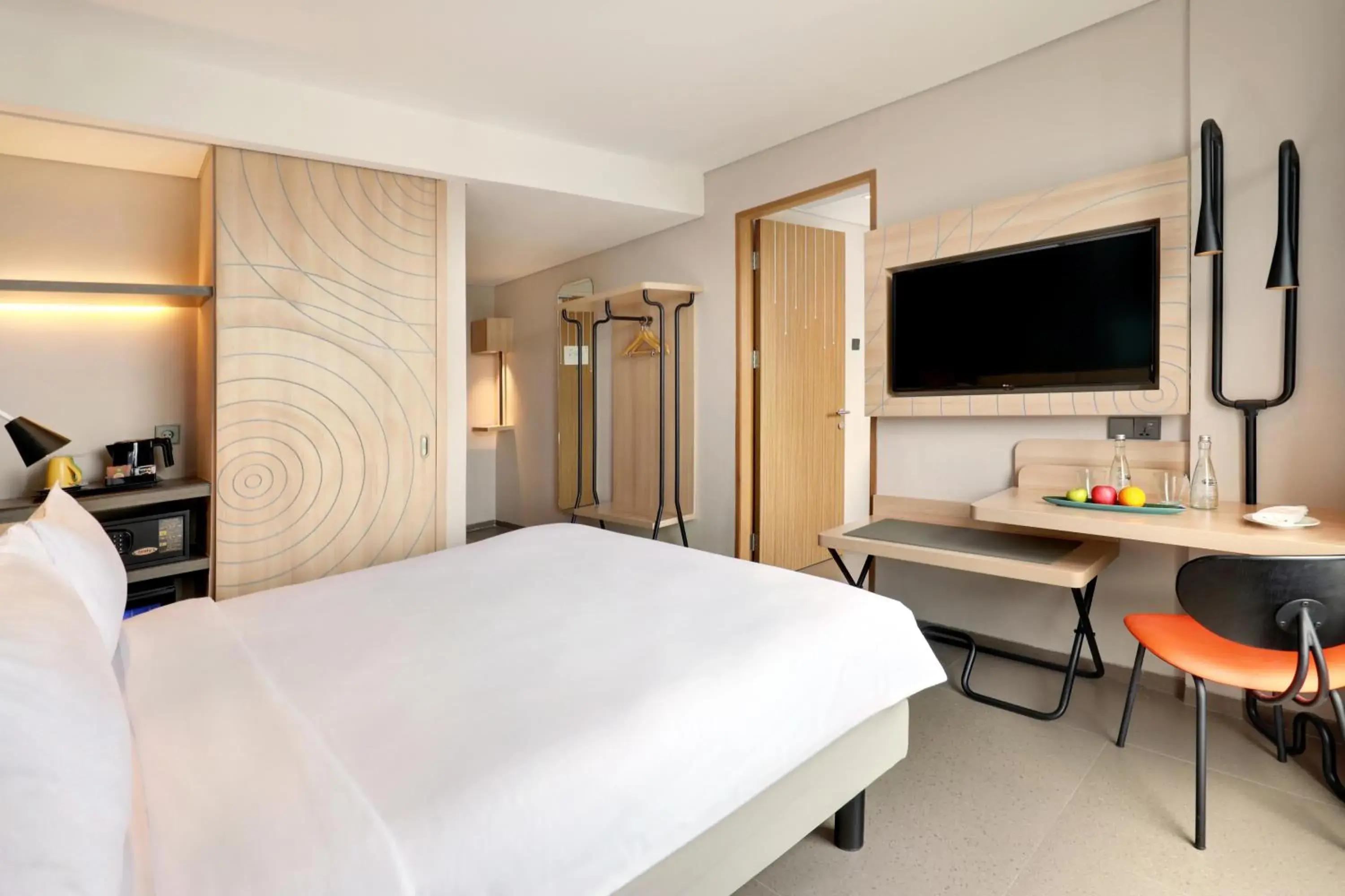Family Room with 1 Double Bed & 2 Single Beds in ibis Styles Bogor Pajajaran Family Room with 1 Double Bed & 2 Single Beds in ibis Styles Bogor Pajajaran