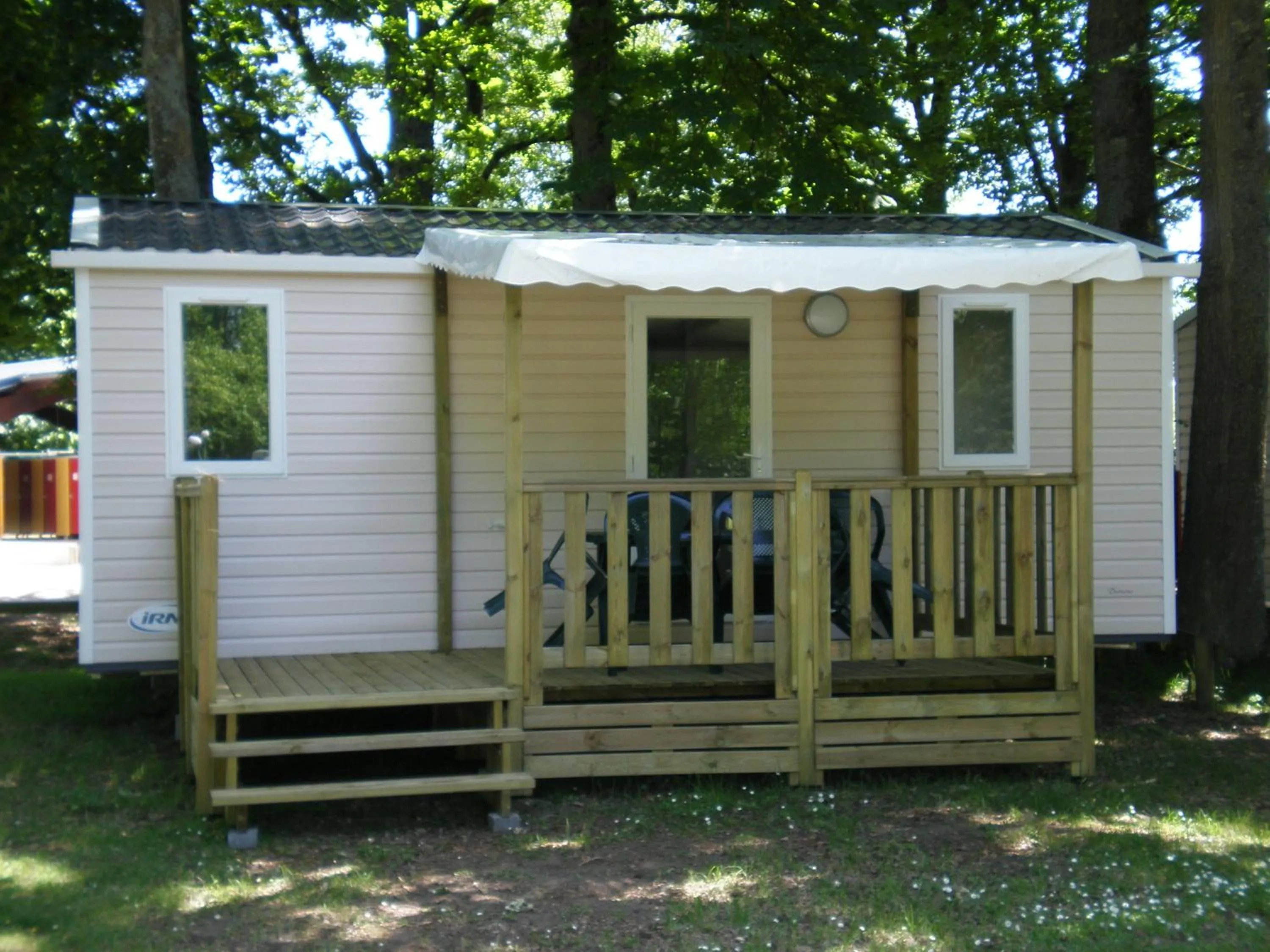 Photo of the whole room in Camping le Rochat Belle Isle