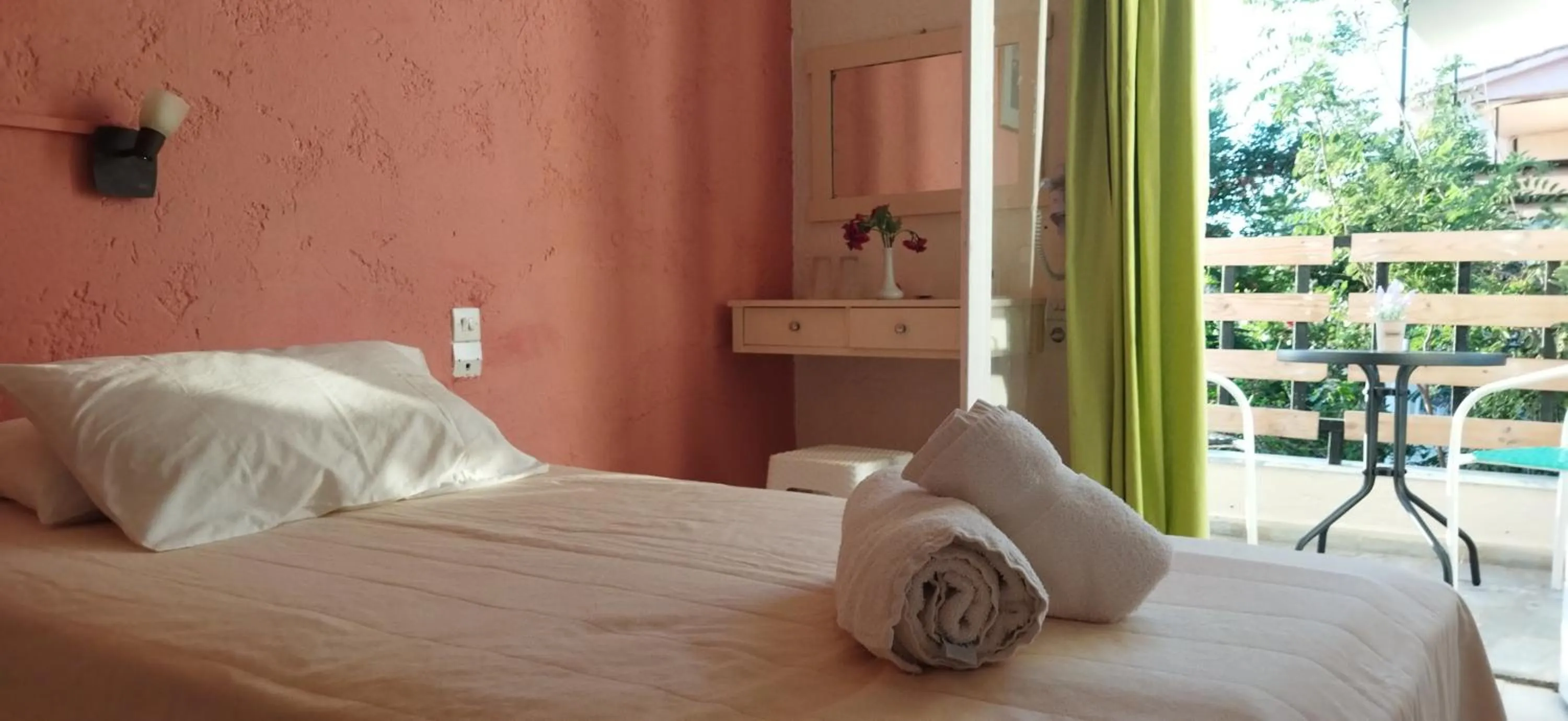 Cleo Rooms 250m from the beach