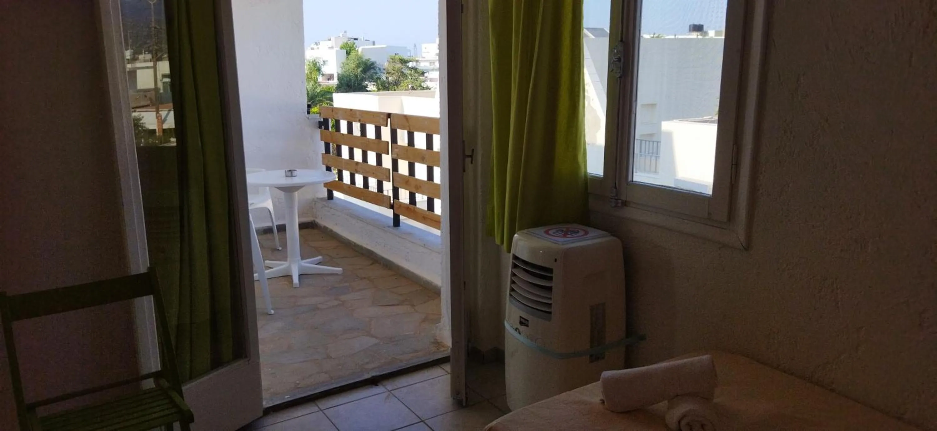 Cleo Rooms 250m from the beach