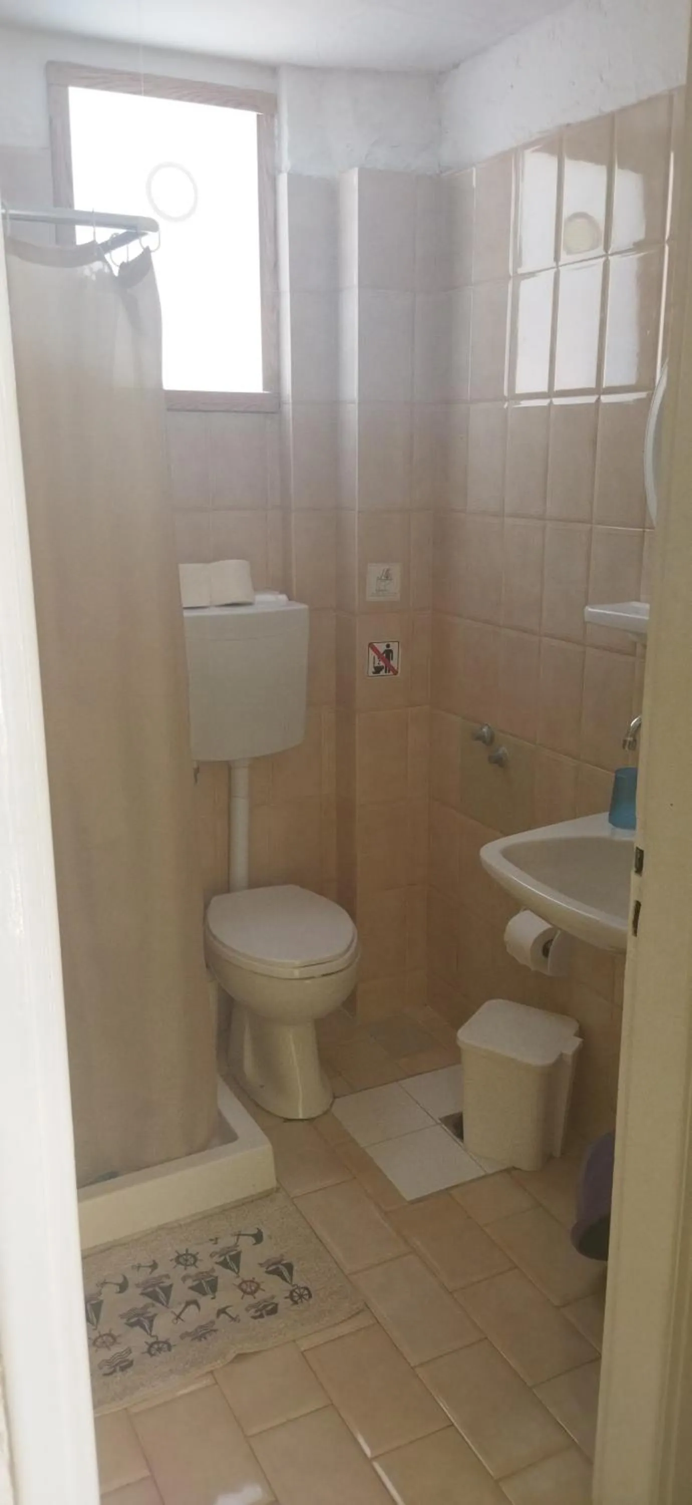 Cleo Rooms 250m from the beach