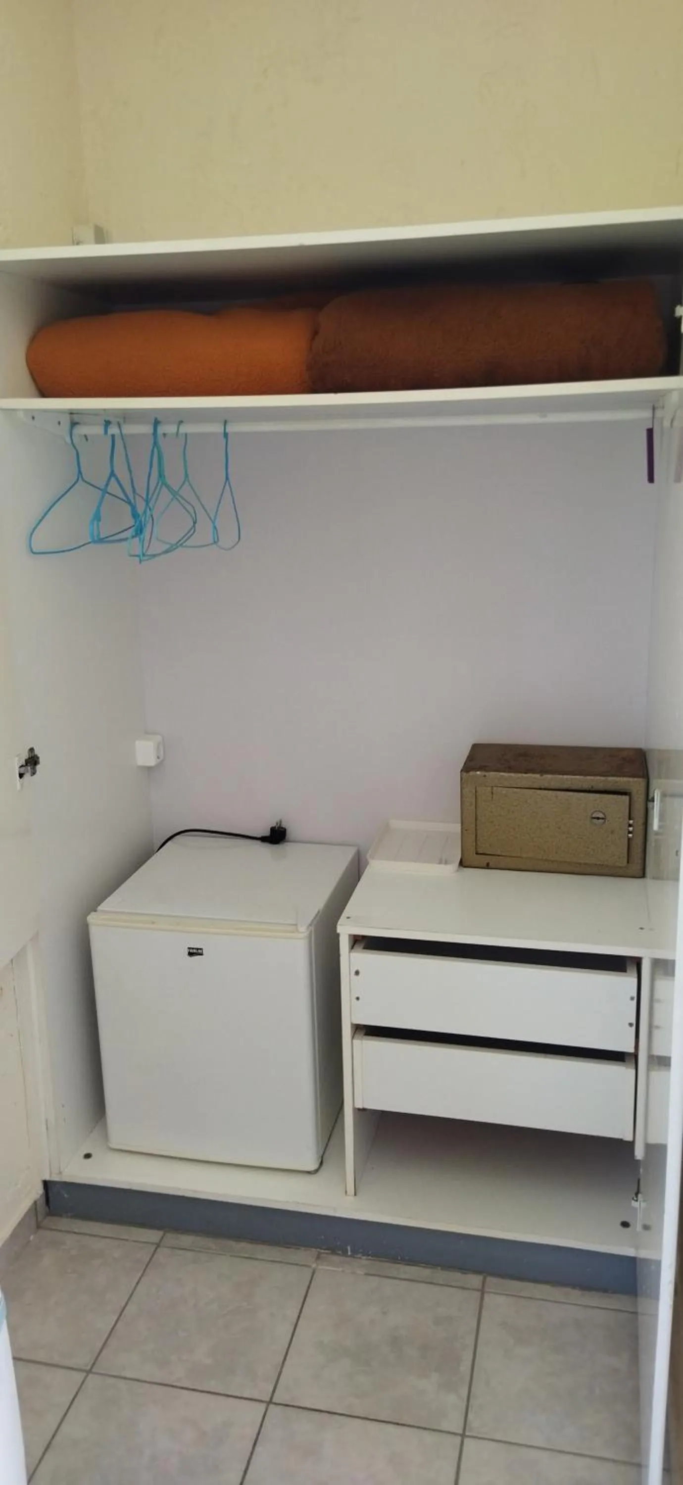 Cleo Rooms 250m from the beach