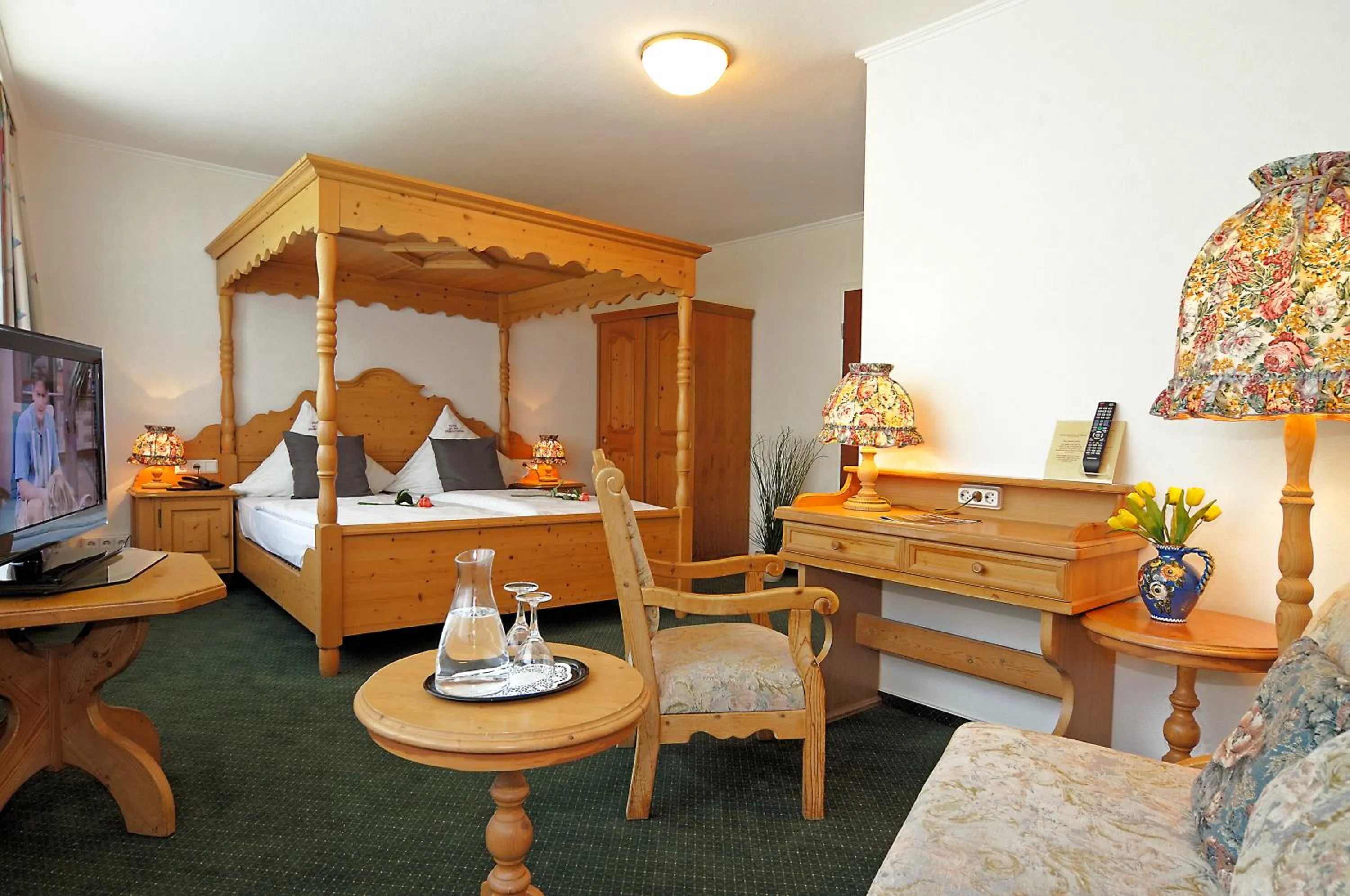 Living room, Bed in Hotel An der Philharmonie