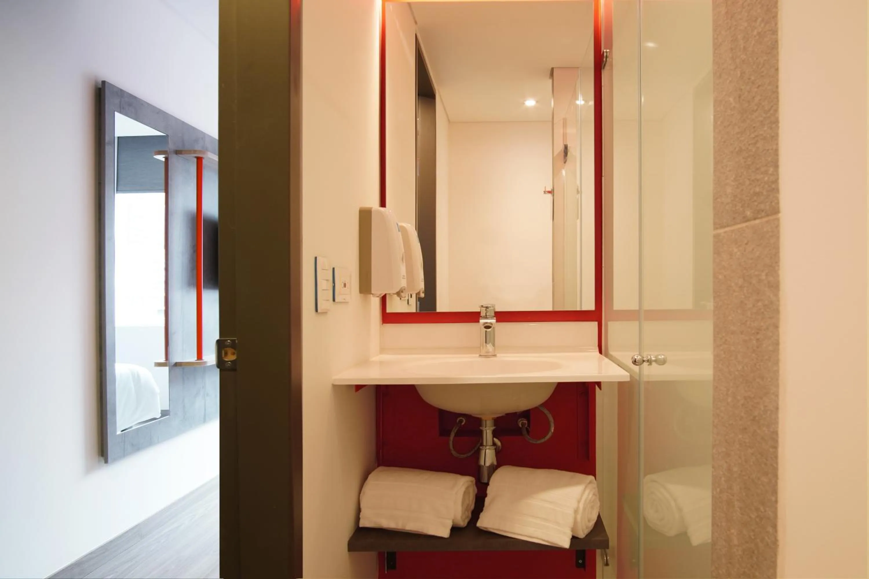 Bathroom in ibis budget Bogota Marly