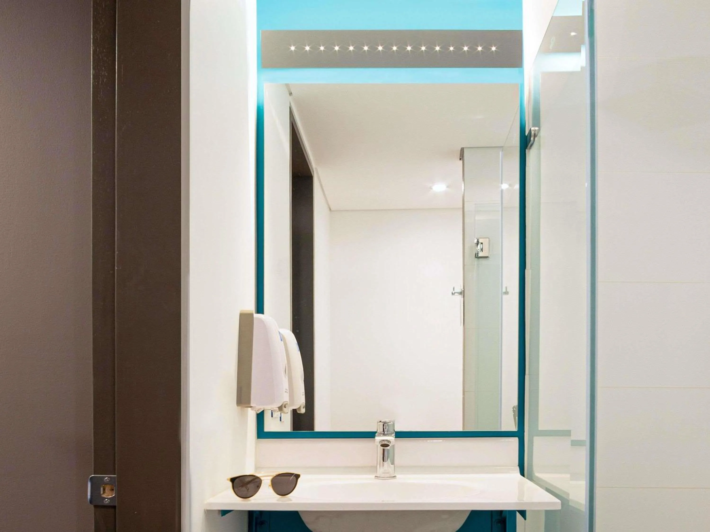 Bedroom in ibis budget Bogota Marly