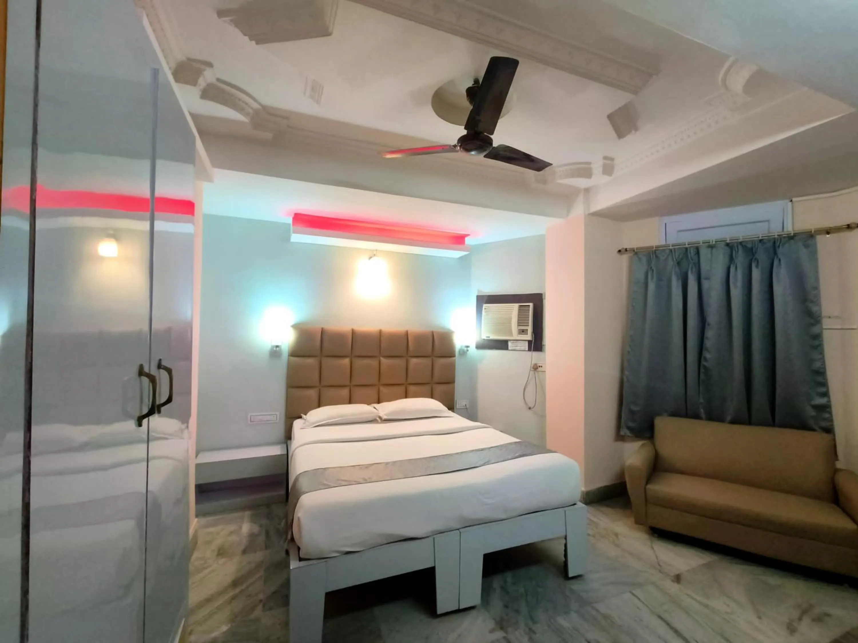 Bedroom, Bed in Hotel Mahalaxmi Indo Myanmar