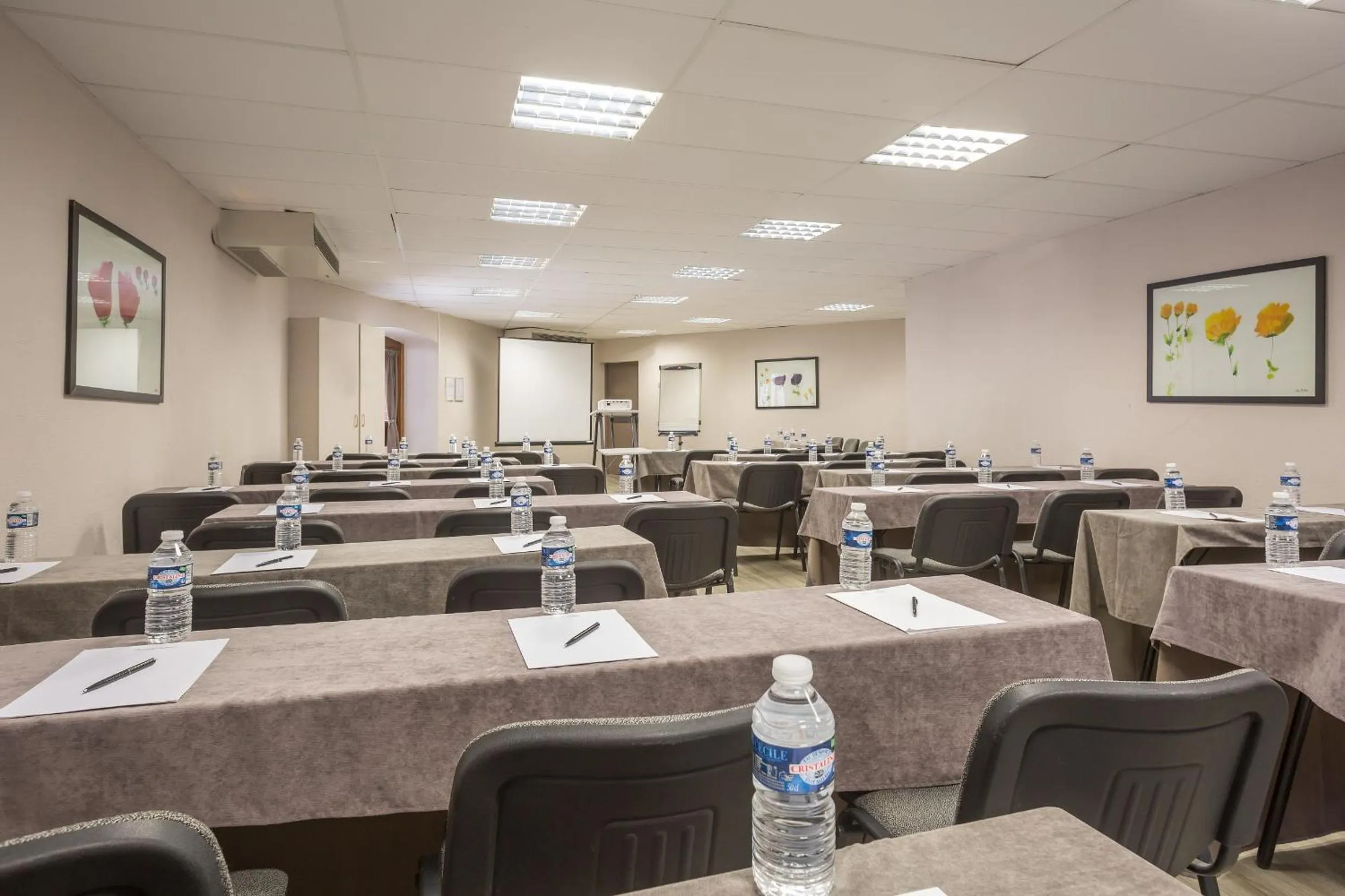 Meeting/conference room in SOWELL Family Le Vallon