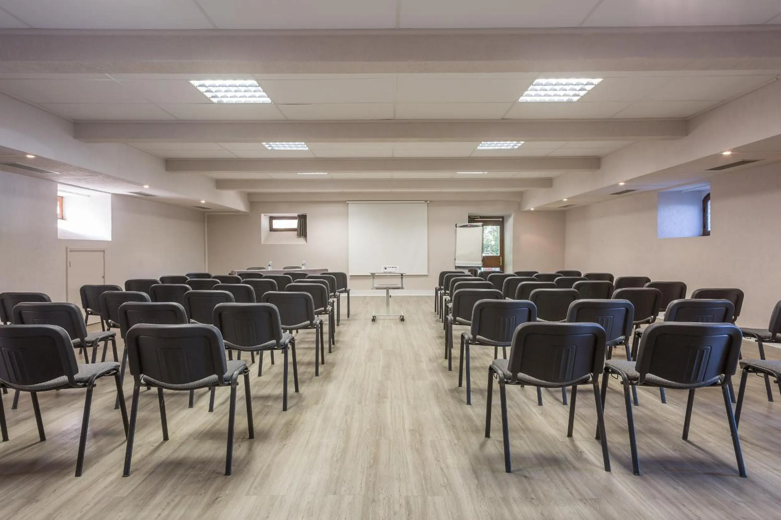 Meeting/conference room in SOWELL Family Le Vallon