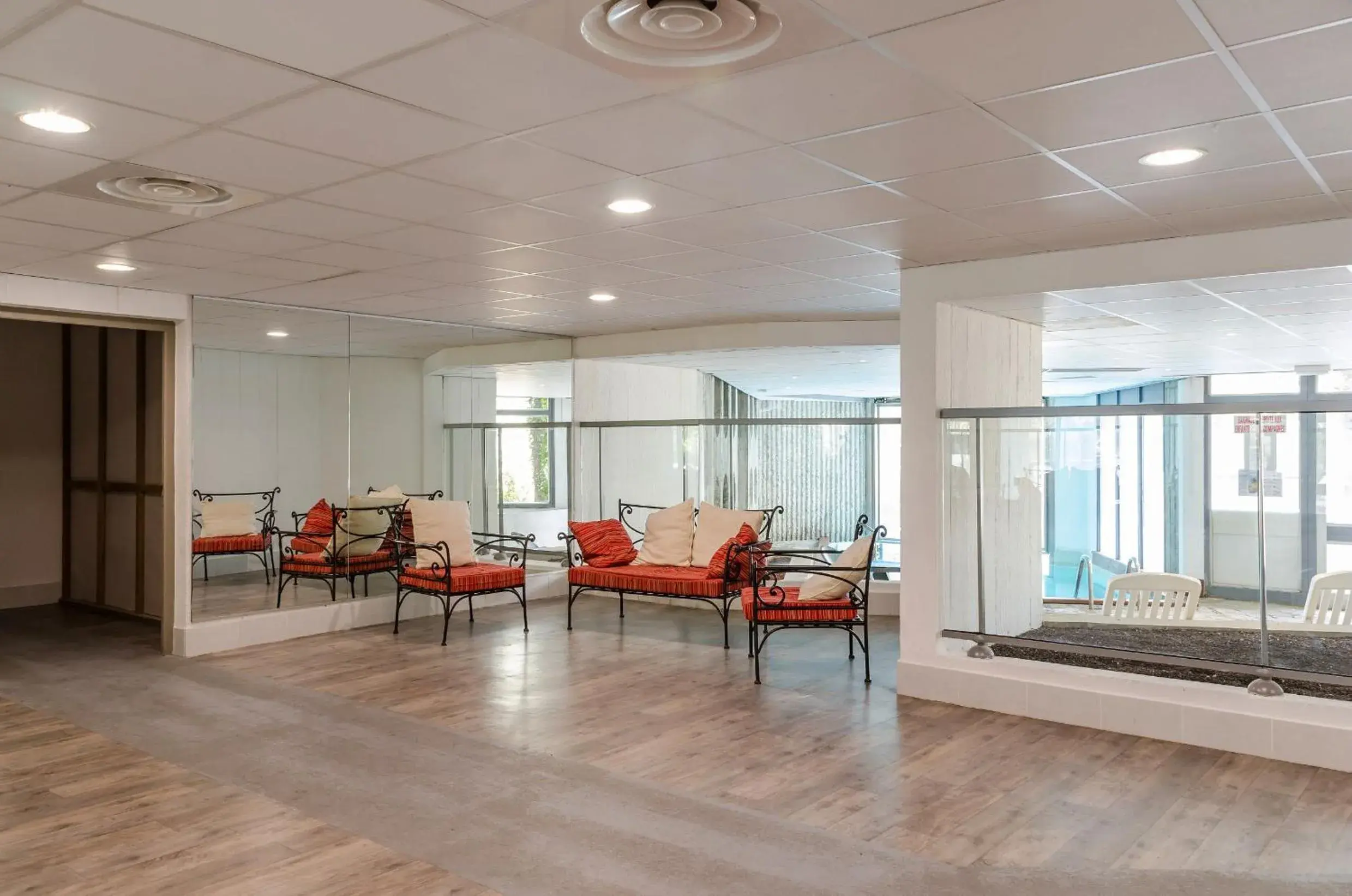 Lounge or bar in SOWELL Family Le Vallon Lounge or bar in SOWELL Family Le Vallon