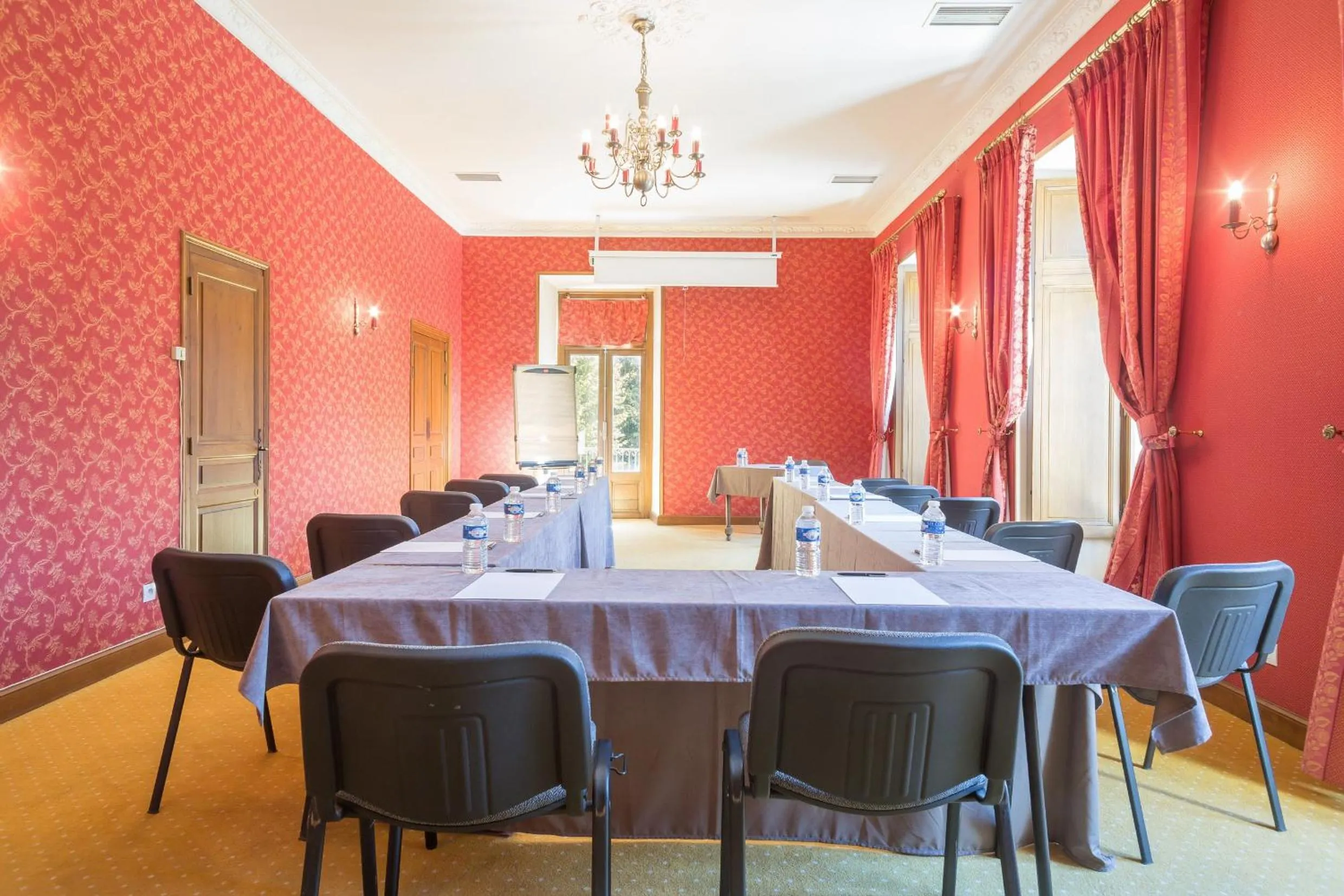 Meeting/conference room in SOWELL HOTELS Ardèche