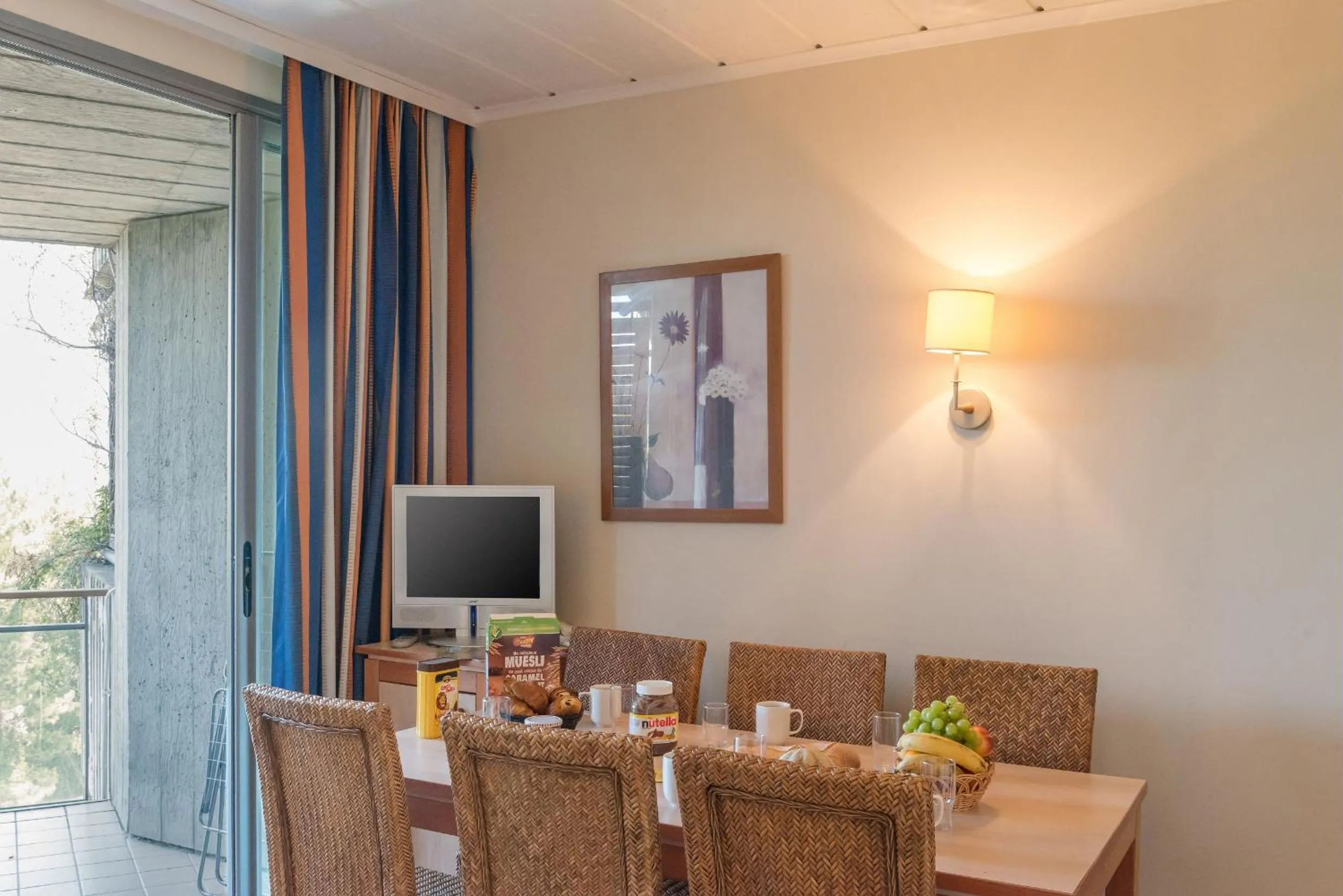 Dining area in SOWELL HOTELS Ardèche