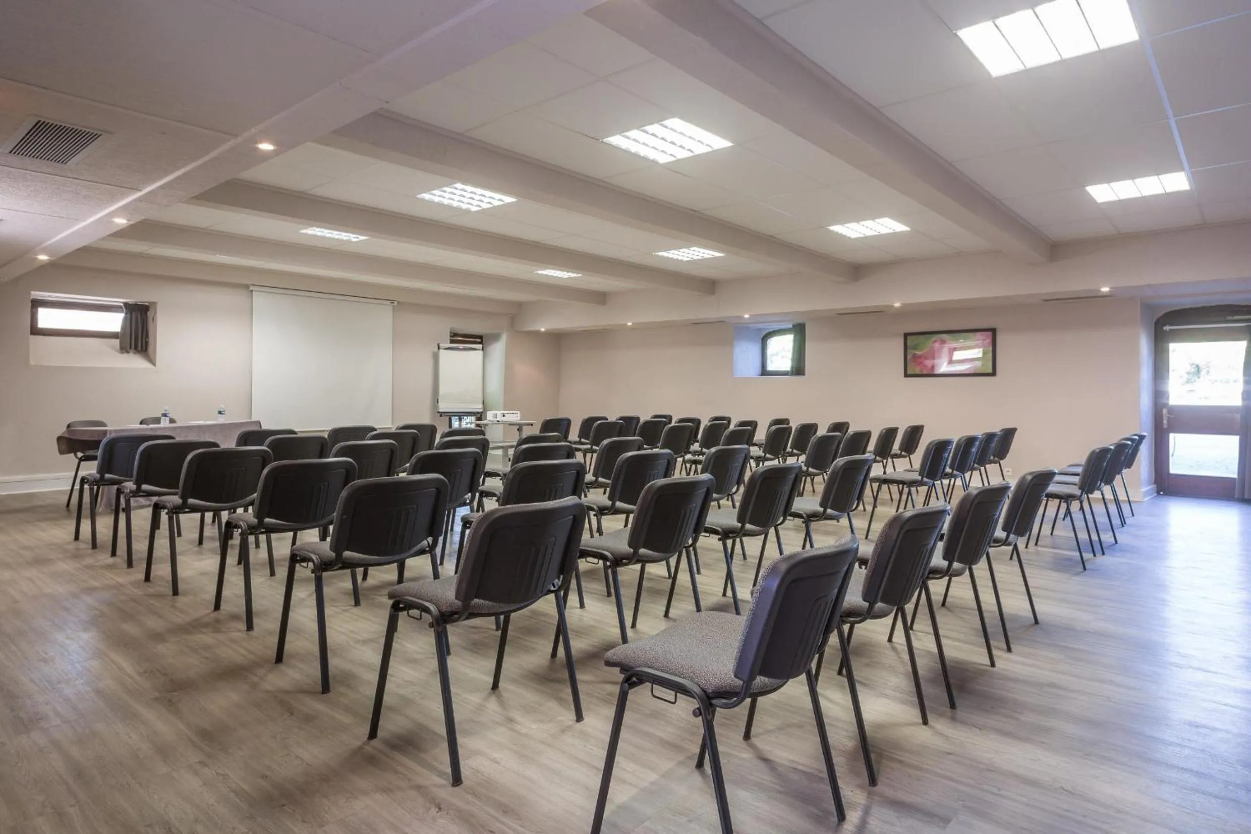 Meeting/conference room in SOWELL HOTELS Ardèche
