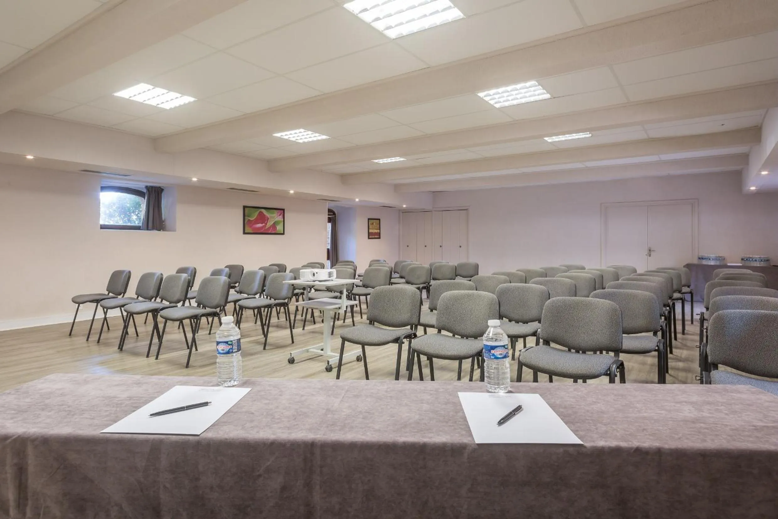 Meeting/conference room in SOWELL HOTELS Ardèche