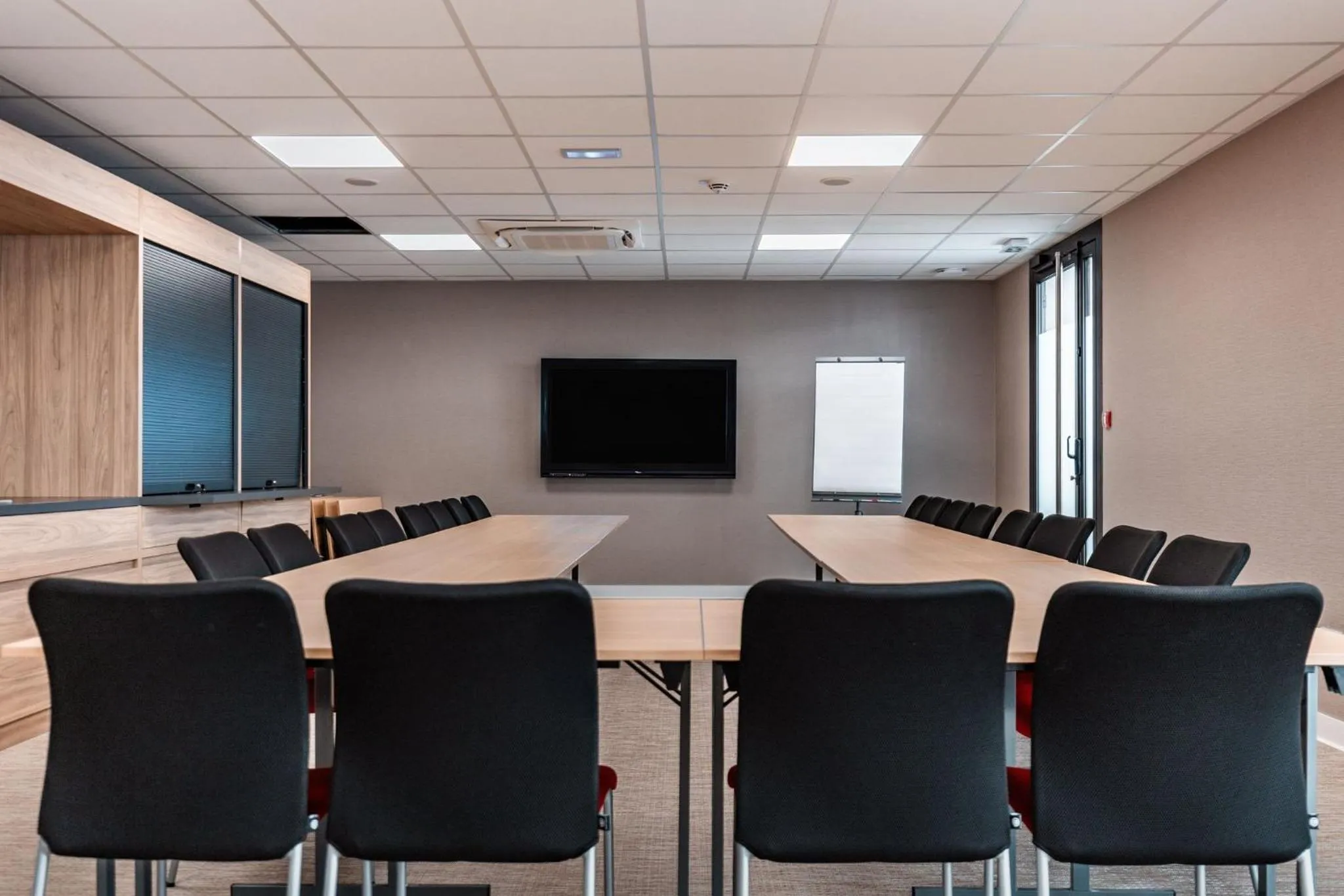 Meeting/conference room in Holiday Inn Express Ajaccio by IHG