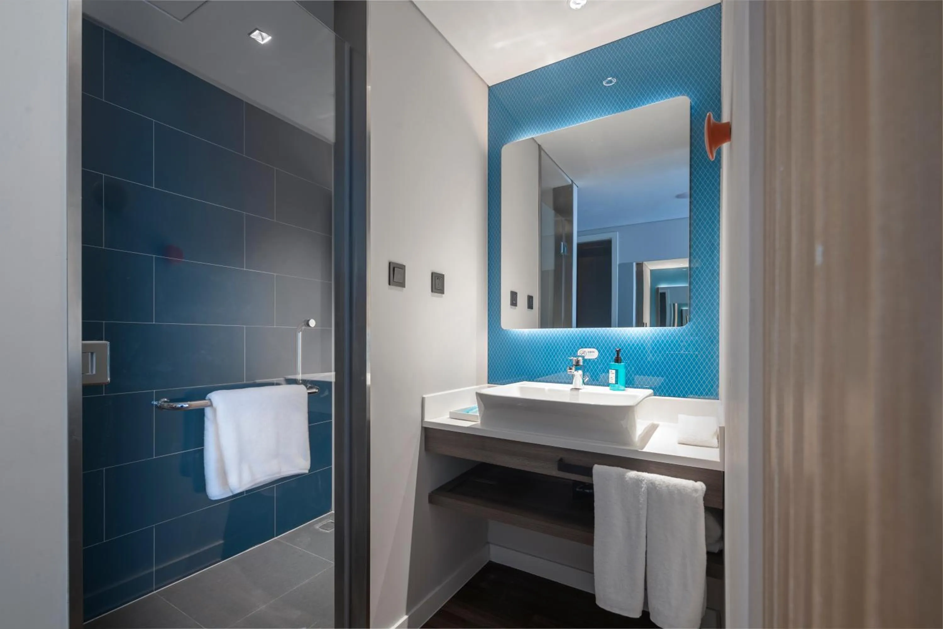 Bathroom in Holiday Inn Express Jingdezhen Ancient Town, an IHG Hotel