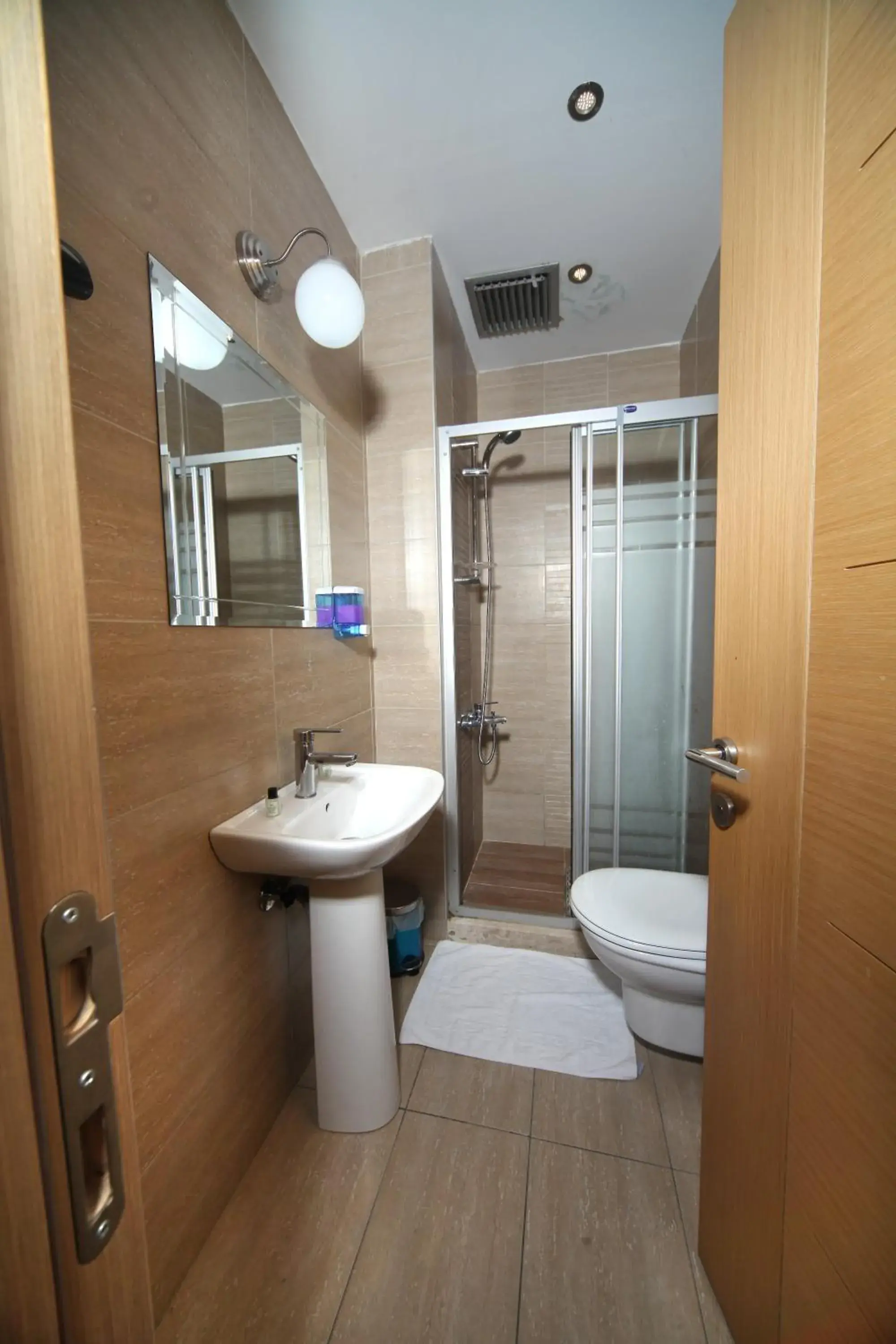 Shower in garden hill hotel Shower in garden hill hotel