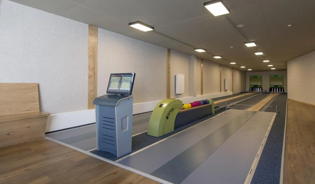 Bowling in Hotel Martha