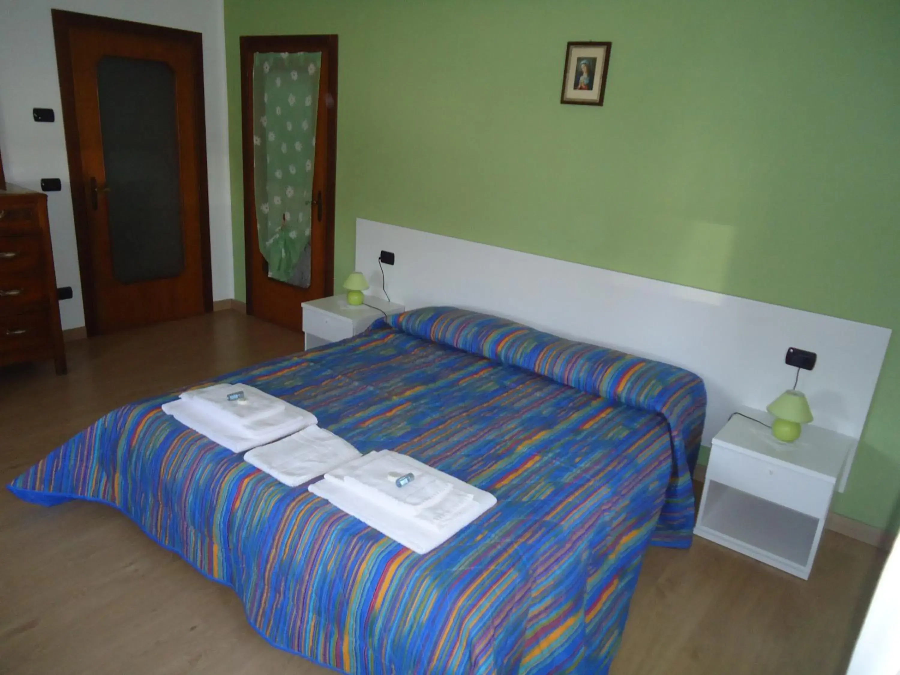 Double or Twin Room with Shared Bathroom - single occupancy in Spagna B&B Double or Twin Room with Shared Bathroom - single occupancy in Spagna B&B