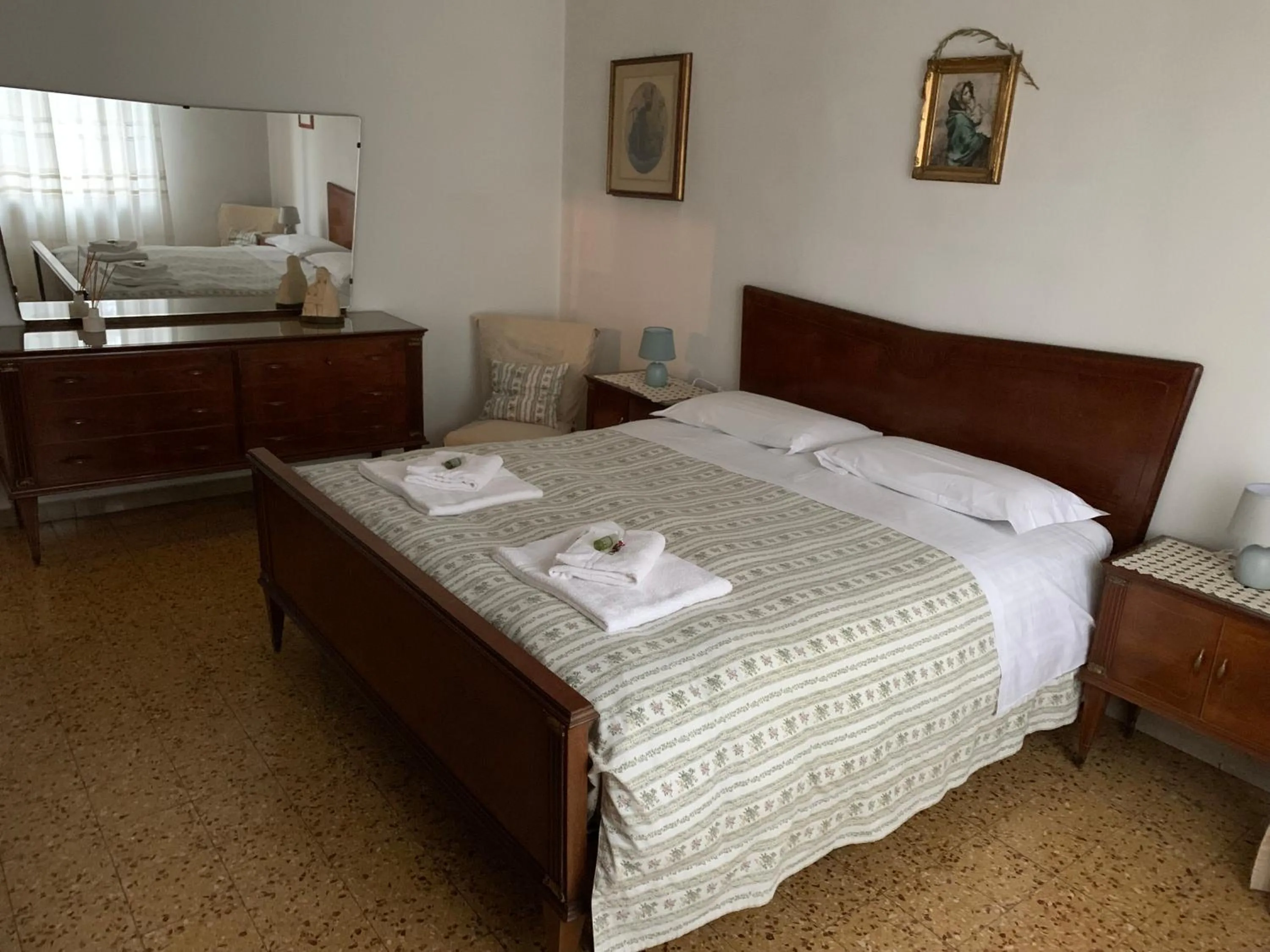 Double or Twin Room with Private Bathroom - single occupancy in Spagna B&B