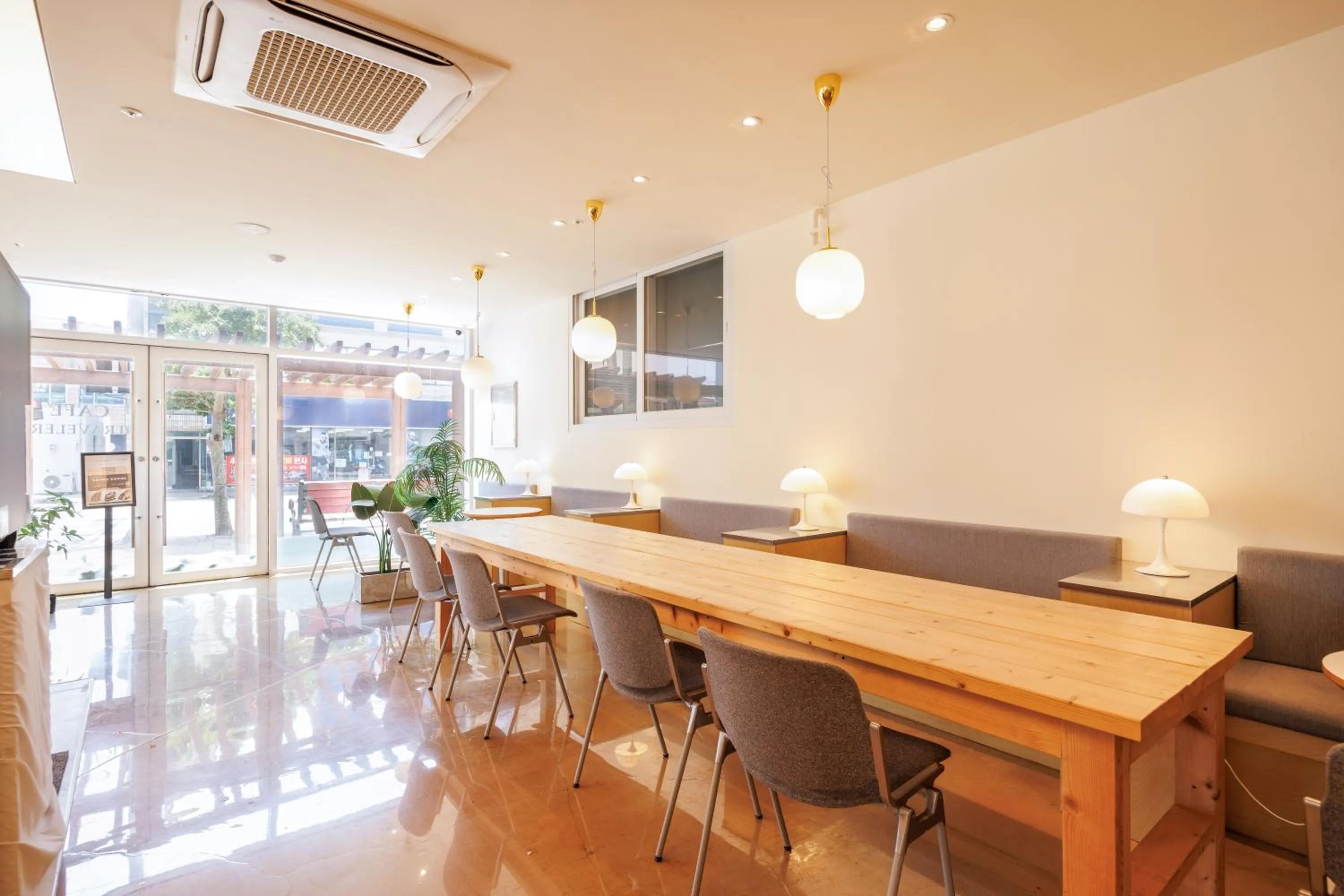 Seating area in Kenny Stay Jeju Mosulpo